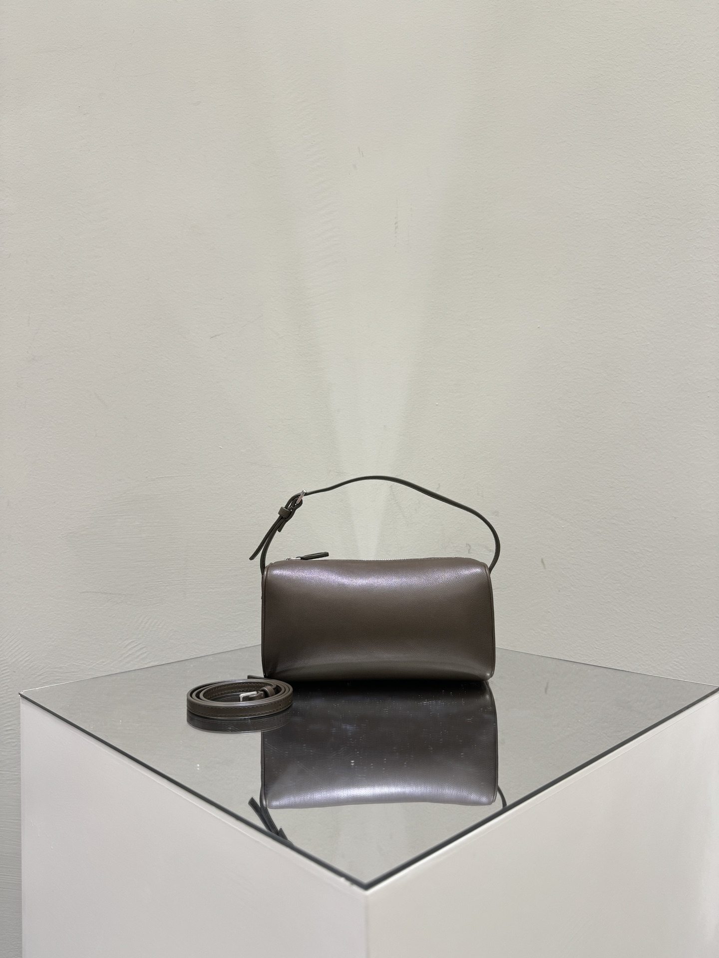 더로우 가방 75711 The Row Bag