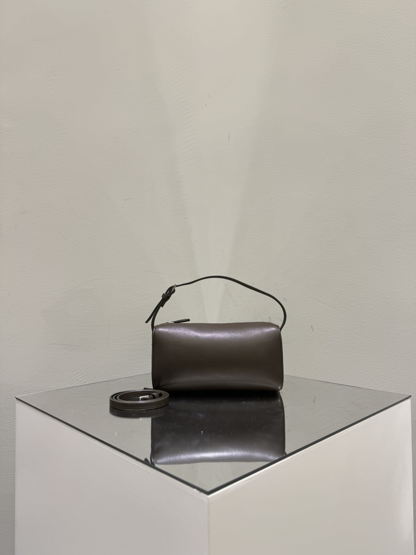 더로우 가방 75929 The Row Bag