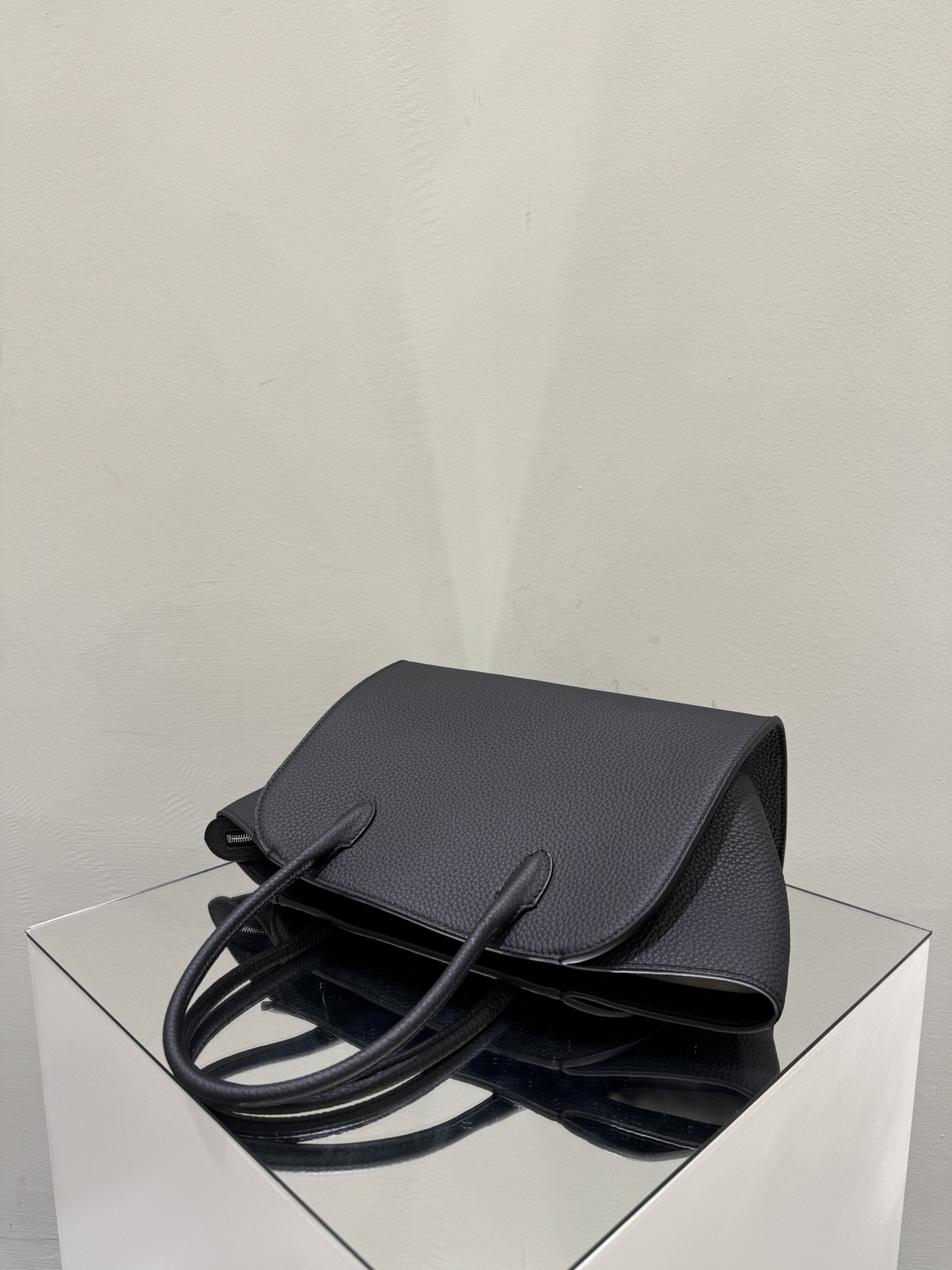 더로우 마로 12 라이치 텍스처 가죽 가방 상세 이미지 4