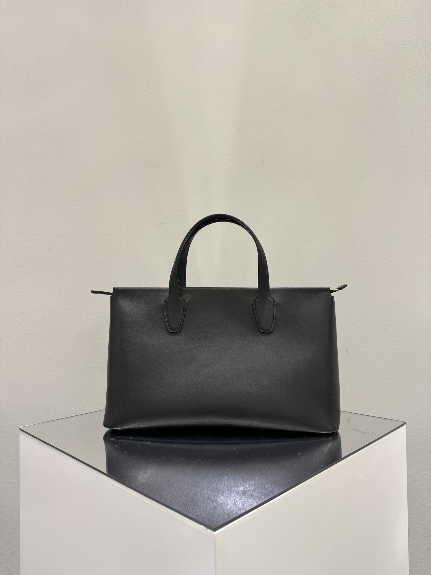 더로우 가방 Margaux The Row Bag