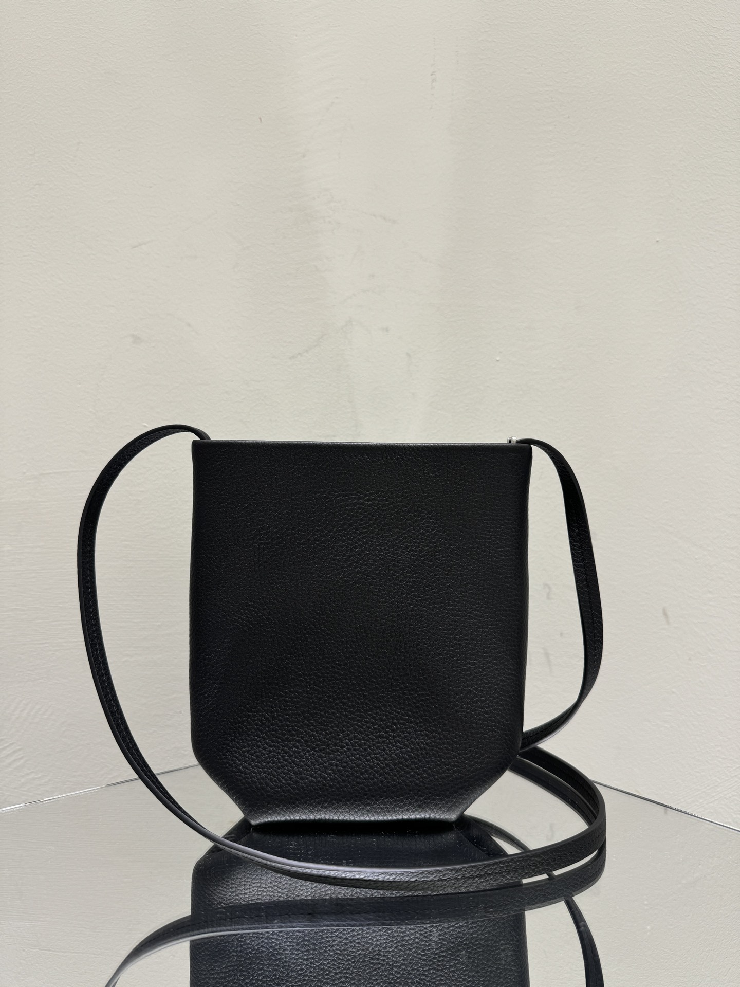 더로우 가방 75520 The Row Bag