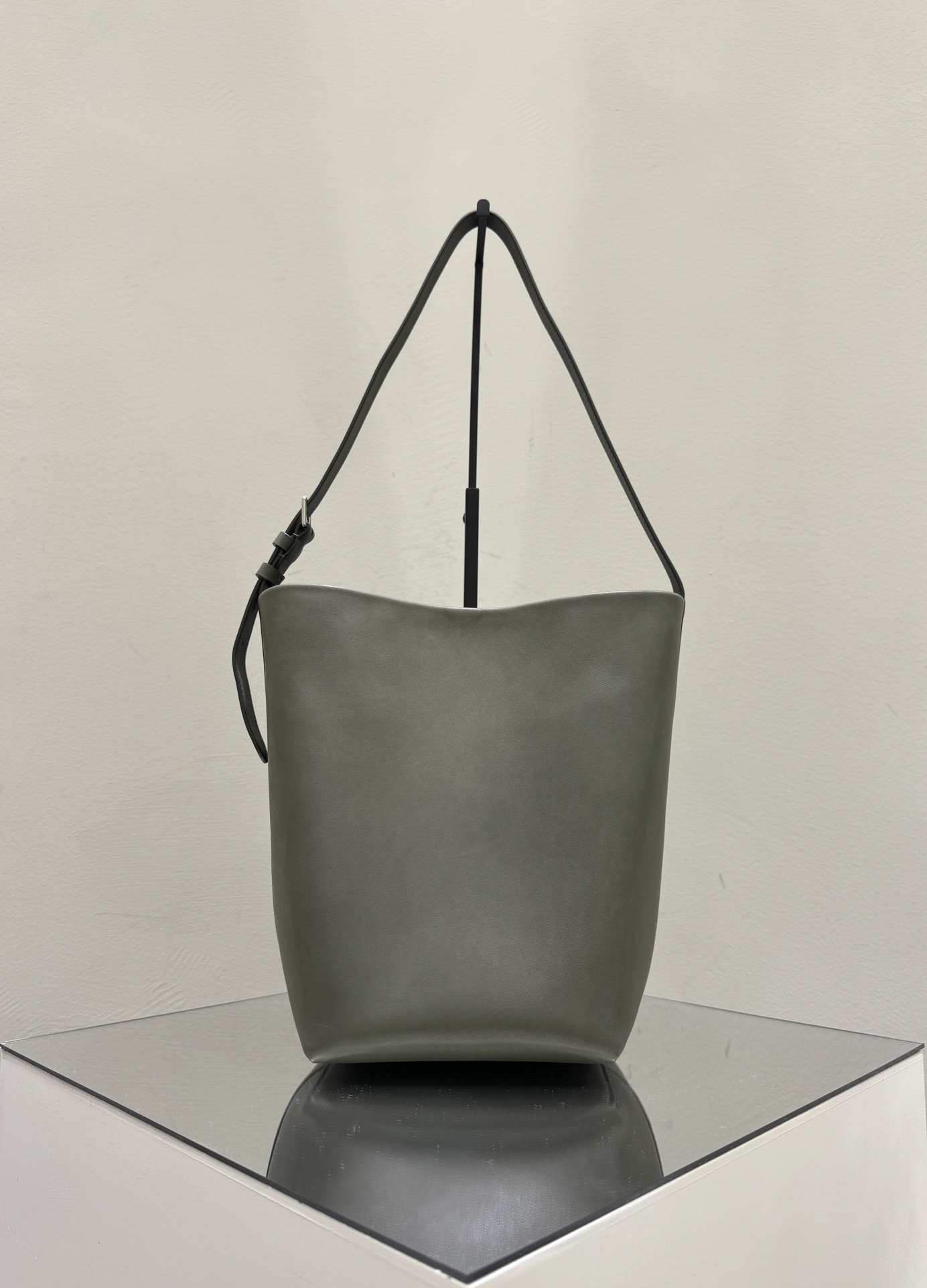 더로우 가방 75484 The Row Bag