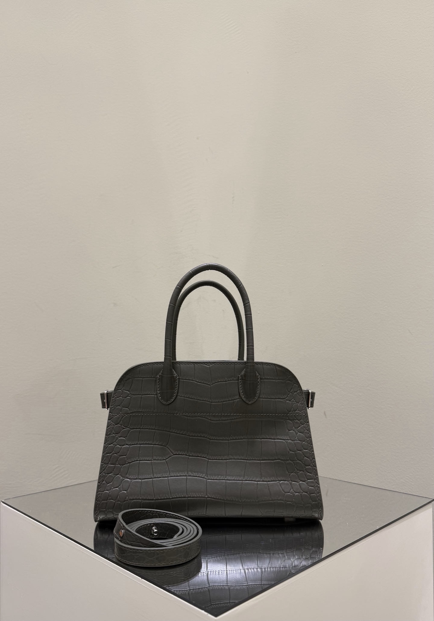 더로우 가방 75750 The Row Bag
