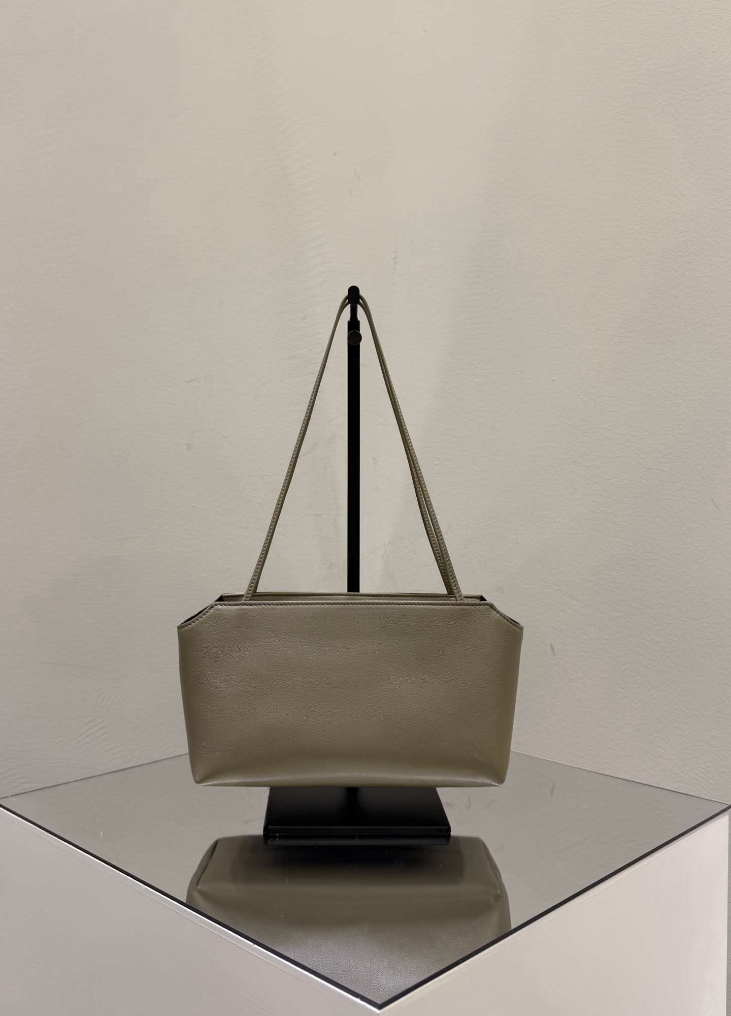 더로우 가방 75599 The Row Bag