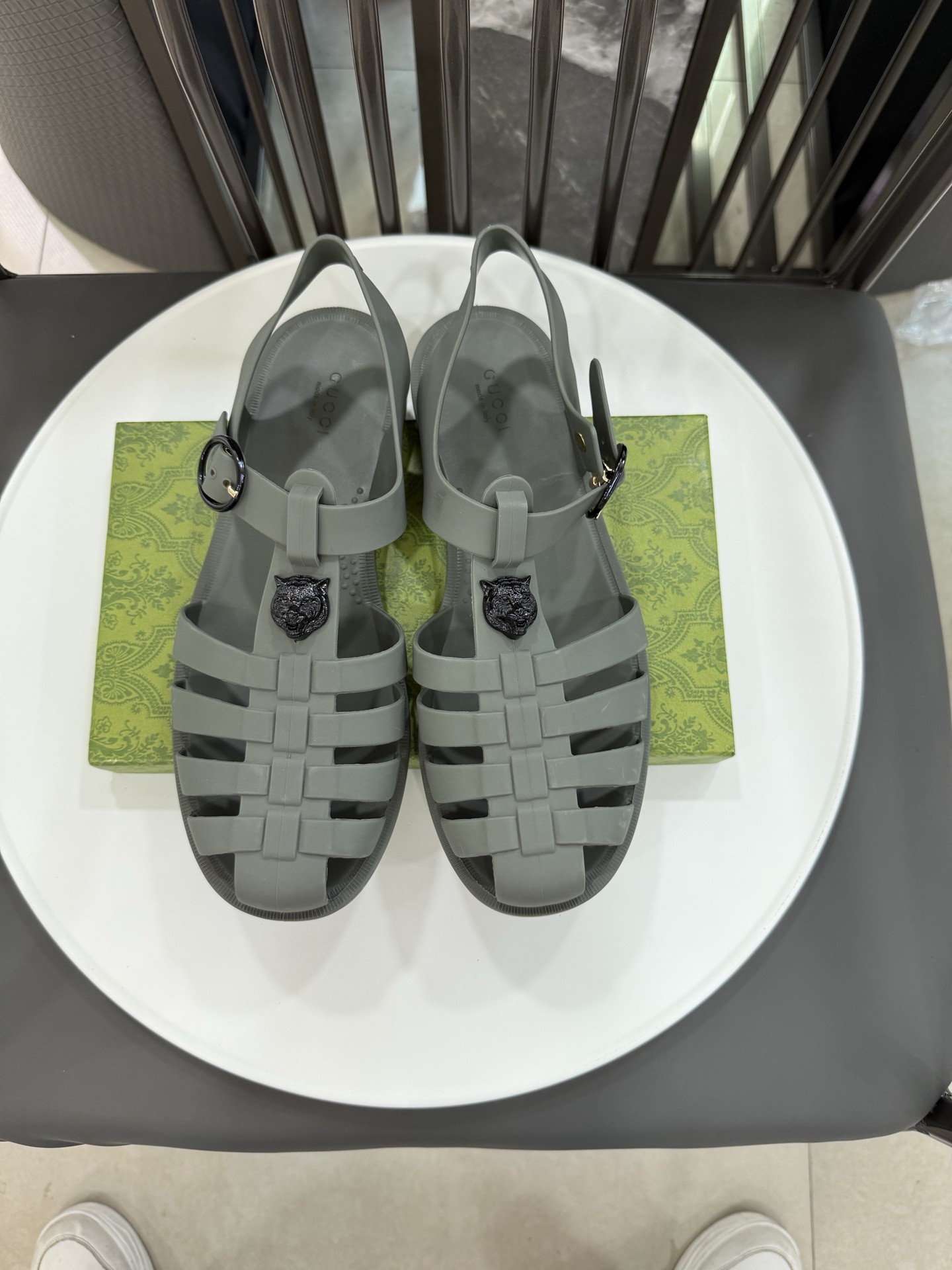 NO:241621,Matte version (with quantity and price) size: 37-46 (the latest version of TPU version, hundreds of tons of machines are actually made, different from any other low version in the market, no trace left) GG 25ss Spring and Summer latest model, double G jelly sandals, original version purchased in the counter, all details, materials, all the same as what you bought in the counter, the mold took one and a half months, and the mold for a pair of shoes weighed 1 ton!  It can truly be as crystal clear as the original version!  sandals sandals19860909哑光版（有量有价） size:37-46（最新版TPU版本 几百吨机台实际制作 区别市场其他任何低版本没有留痕） GG 25ss春夏最新款 双G果冻凉鞋 专柜购买原版 所有细节 材料 全部跟你在专柜买到的都一样 模具耗时一个半月,一对鞋子的模具重达1吨！真正能做到和原版一样的晶莹剔透！,凉鞋,sandals,Women's Shoes