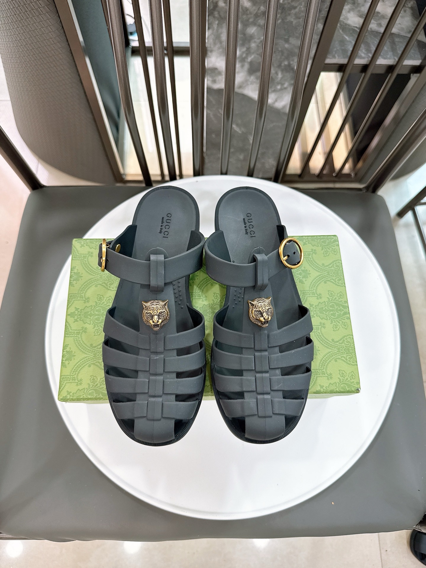 NO:382977,(Value and price) size: 38-46 (the latest version of TPU version, the actual production of hundreds of tons of machines, different from any other low version in the market, no trace left) GG 25ss Spring and Summer latest model, double G jelly sandals, the original version purchased in the counter, all details, materials, all the same as what you bought in the counter, the mold took one and a half months, and the mold for a pair of shoes weighed 1 ton!  It can truly be as crystal clear as the original version!  ,slippers,sandals,slippers19860909（有量有价） size:38-46（最新版TPU版本 几百吨机台实际制作 区别市场其他任何低版本没有留痕） GG 25ss春夏最新款 双G果冻凉鞋 专柜购买原版 所有细节 材料 全部跟你在专柜买到的都一样 模具耗时一个半月,一对鞋子的模具重达1吨！真正能做到和原版一样的晶莹剔透！,拖鞋,sandals,slippers,Women's Shoes