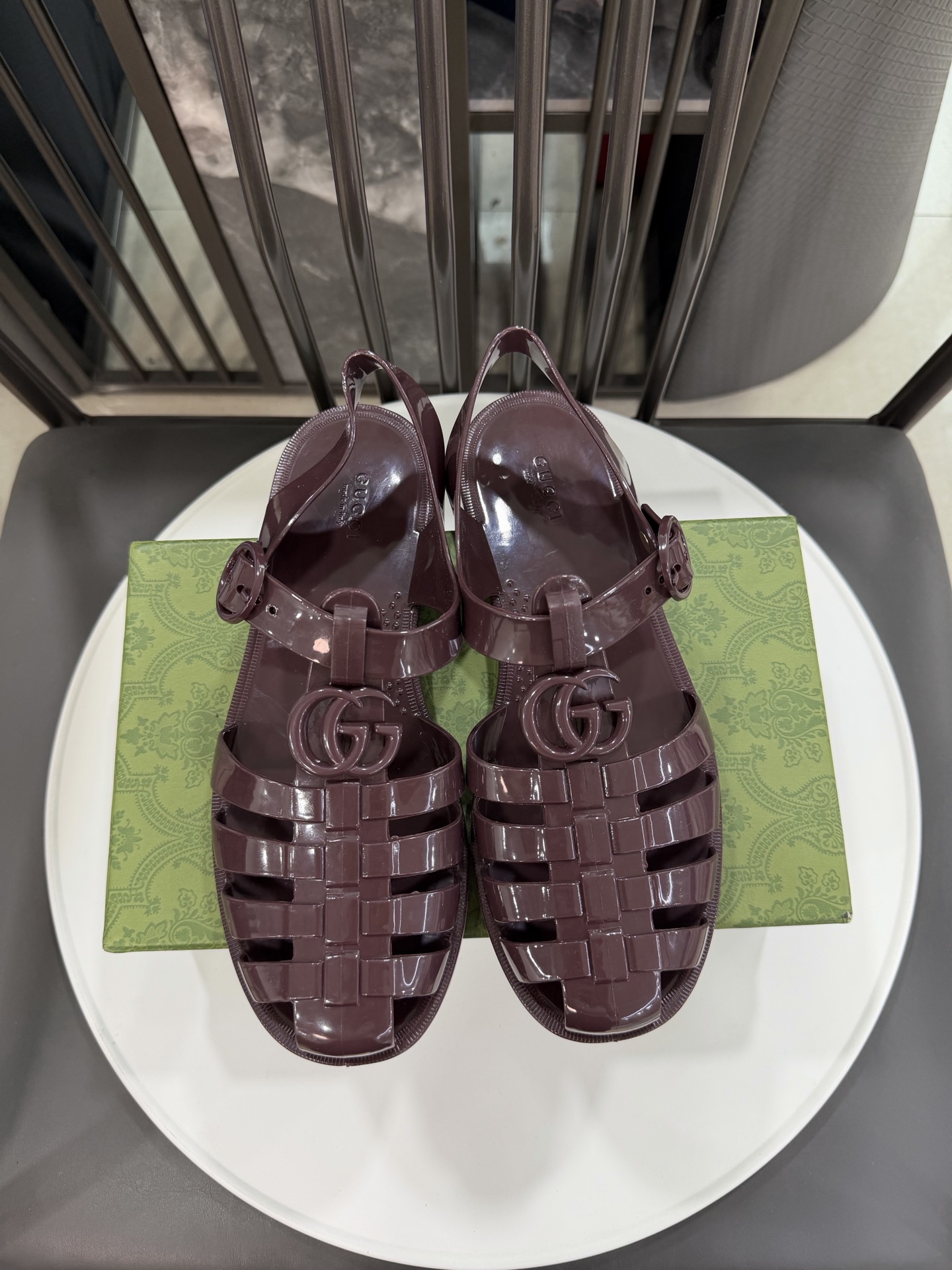 NO:873447,Size: 36-44 (the latest TPU version is actually made on a hundreds-ton machine, which is different from any other low-end version on the market without leaving any traces) GG 26ss latest spring and summer double G jelly sandals. Buy the original version at the counter. All the details and materials are the same as what you buy at the counter. The mold takes one and a half months, and the mold for a pair of shoes weighs 1 ton!  It can truly be as crystal clear as the original version!  ,sandals,sandals19860909size:36-44（最新版TPU版本 几百吨机台实际制作 区别市场其他任何低版本没有留痕） GG 26ss春夏最新款 双G果冻凉鞋 专柜购买原版 所有细节 材料 全部跟你在专柜买到的都一样 模具耗时一个半月,一对鞋子的模具重达1吨！真正能做到和原版一样的晶莹剔透！,凉鞋,sandals,Women's Shoes