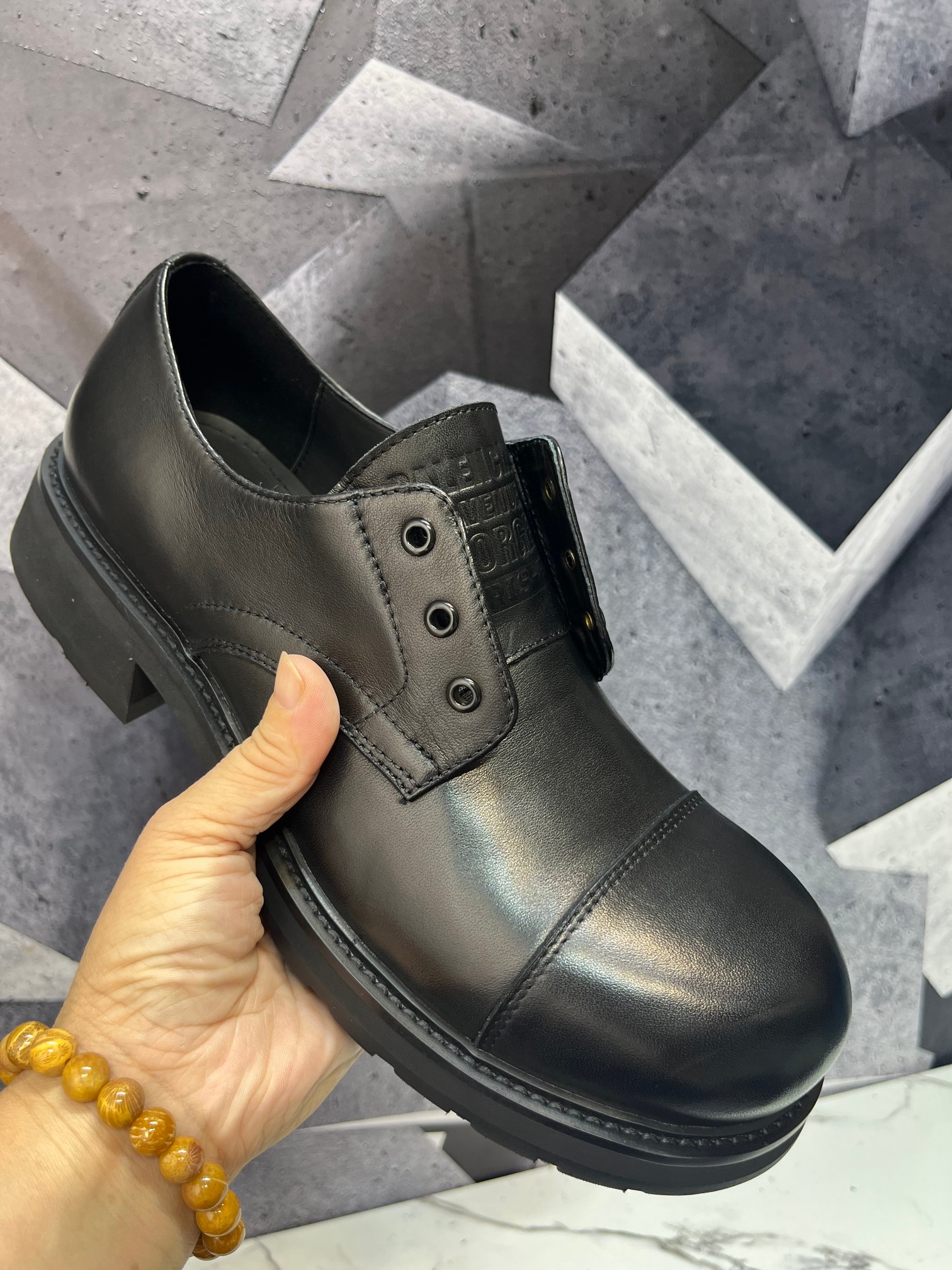 NO:615109,The latest balenciaga  Balenciaga Trooper round-toe derby shoes, lace-up splicing, equipped with reinforced seams, Paris logo embossed on the tongue, the outsole purchased the original one-to-one private mold, the fabric is original imported cowhide, the lining is cowhide, the outsole is tpu rubber sole, the sole thickness is 4cm, the size is 39-46, black apricot color with shoelaces, all packaged, boots loafers, balenciaga, balenciaga, loafers, boots, cowhide19860909最新款balenciaga 巴黎世家Trooper圆头德比鞋,系带拼接,配有加固接缝,鞋舌巴黎标志压印,大底购入原版一比一私家开模,面料原版进口牛皮,内里垫脚牛皮,大底tpu橡胶底,底厚4cm,码数39-46,黑色杏色配有鞋带全部套包装,靴子乐福鞋,balenciaga,balenciaga,loafers,boots,cowhide,Women's Shoes