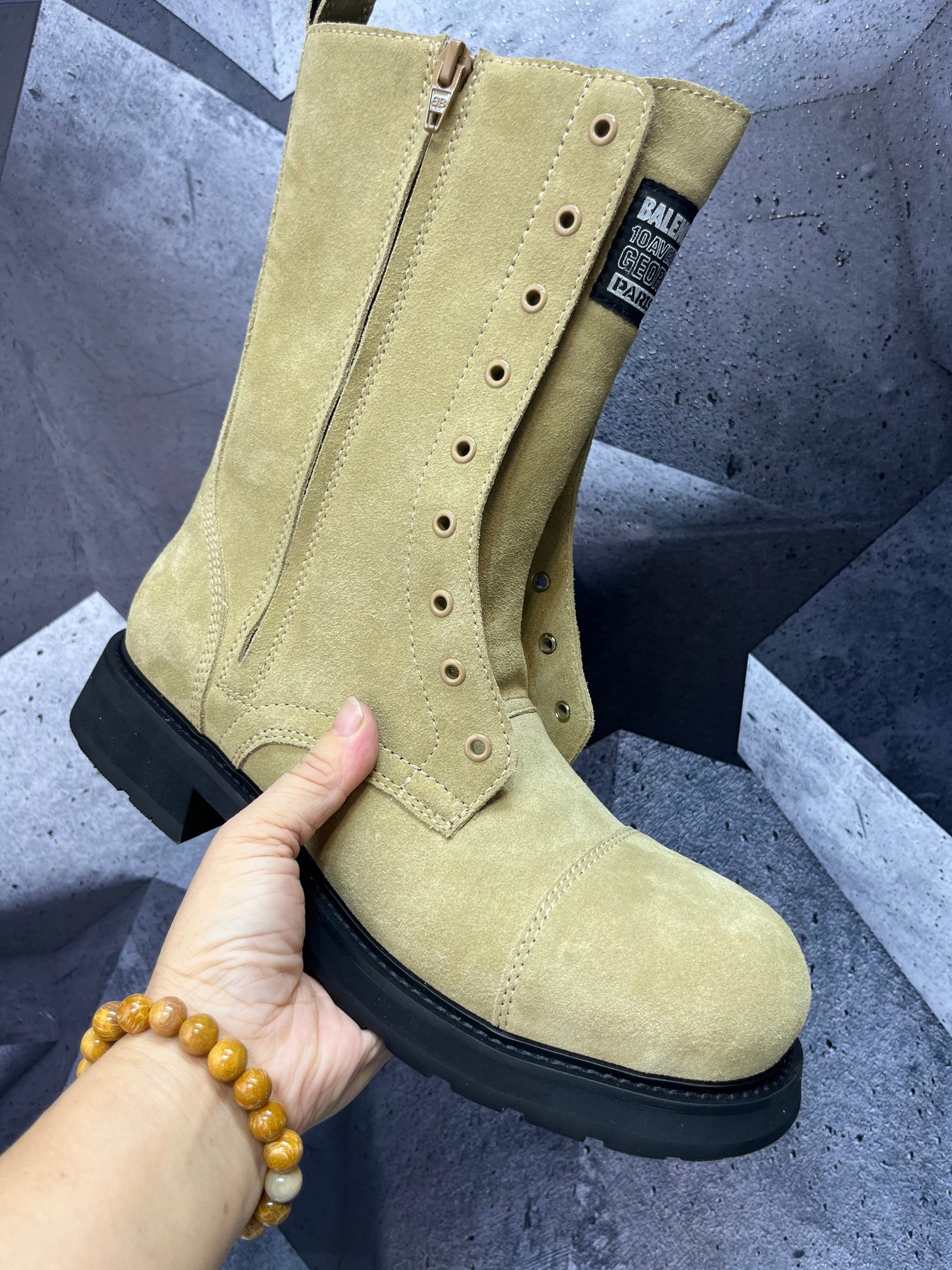 NO:615113,The latest balenciaga  Balenciaga Trooper round-toe knight boots, internal and external zipper closure design, equipped with reinforced seams, Paris logo embossed on the tongue, the outsole purchased the original one-to-one private mold, the fabric is original imported cowhide, the lining is cowhide, the outsole is tpu rubber sole, the sole thickness is 4cm, the size is 39-46, black apricot color with shoelaces all packaged, boots loafers, balenciaga, balenciaga, loafers, boots, cowhide19860909最新款balenciaga 巴黎世家Trooper圆头骑士靴,内外拉链闭合设计,配有加固接缝,鞋舌巴黎标志压印,大底购入原版一比一私家开模,面料原版进口牛皮,内里垫脚牛皮,大底tpu橡胶底,底厚4cm,码数39-46,黑色杏色配有鞋带全部套包装,靴子乐福鞋,balenciaga,balenciaga,loafers,boots,cowhide,Women's Shoes