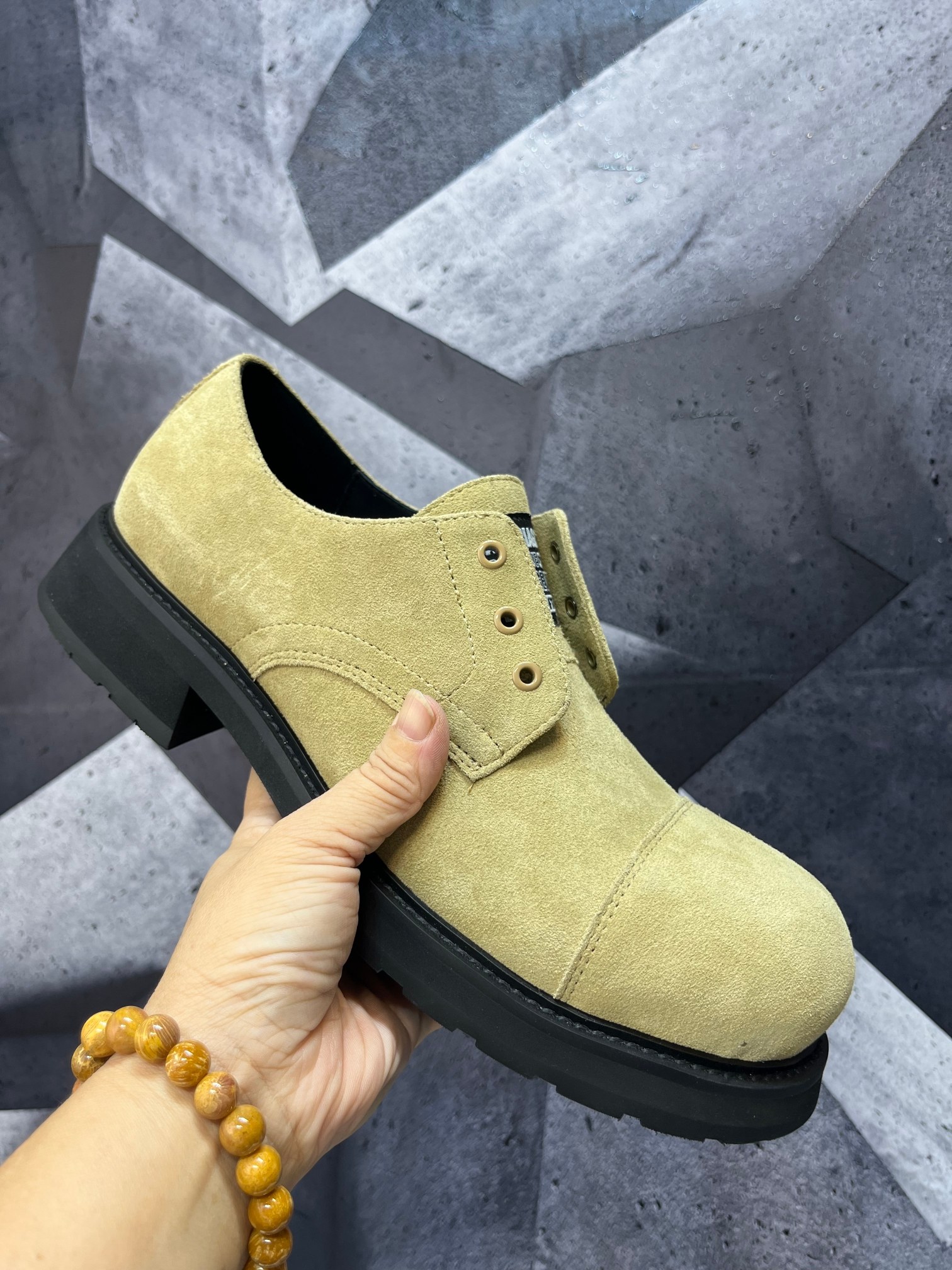 NO:615117,The latest balenciaga  Balenciaga Trooper round-toe derby shoes, lace-up splicing, equipped with reinforced seams, Paris logo embossed on the tongue, the outsole purchased the original one-to-one private mold, the fabric is original imported cowhide, the lining is cowhide, the outsole is tpu rubber sole, the sole thickness is 4cm, the size is 39-46, black apricot color with shoelaces, all packaged, boots loafers, balenciaga, balenciaga, loafers, boots, cowhide19860909最新款balenciaga 巴黎世家Trooper圆头德比鞋,系带拼接,配有加固接缝,鞋舌巴黎标志压印,大底购入原版一比一私家开模,面料原版进口牛皮,内里垫脚牛皮,大底tpu橡胶底,底厚4cm,码数39-46,黑色杏色配有鞋带全部套包装,靴子乐福鞋,balenciaga,balenciaga,loafers,boots,cowhide,Women's Shoes