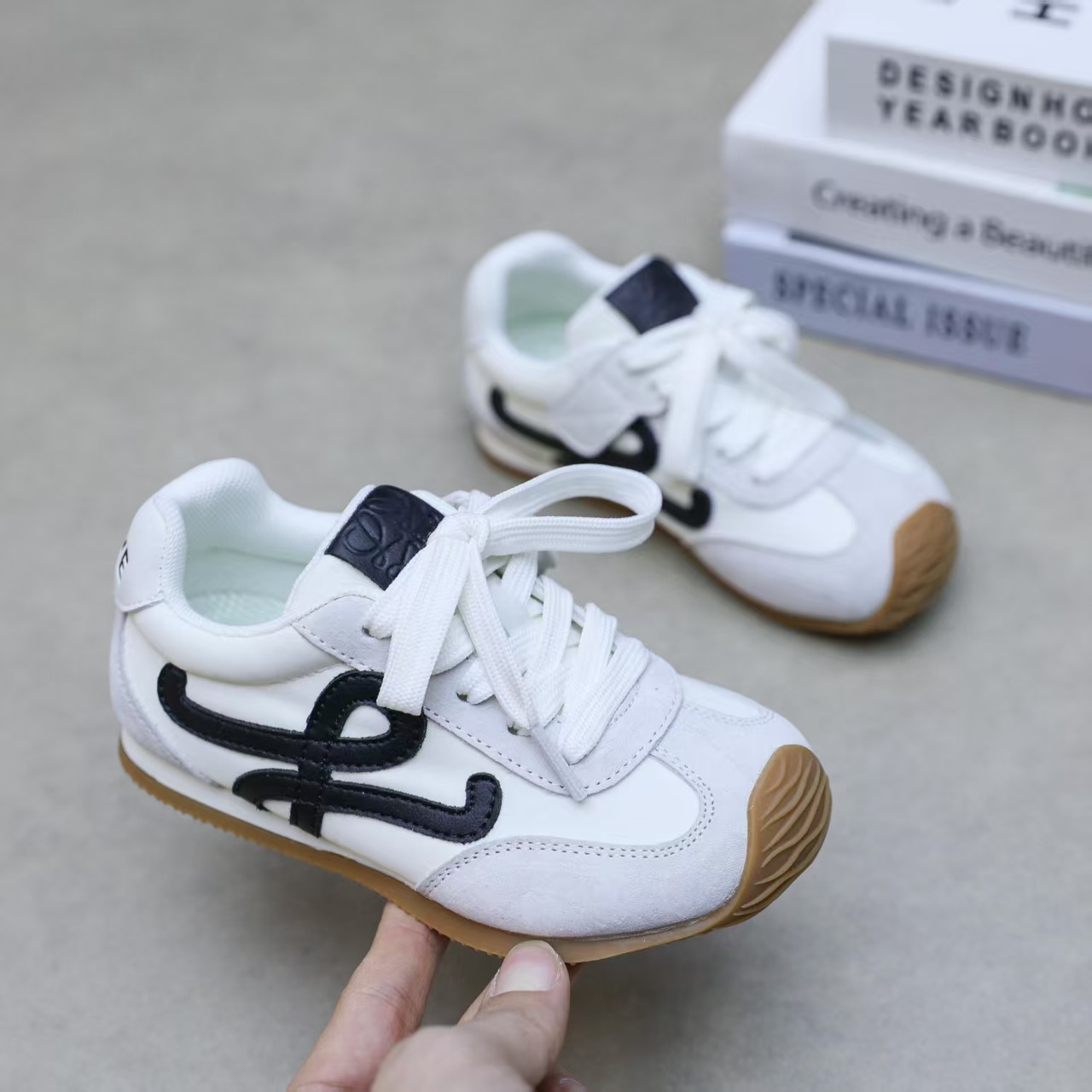 NO:211070,Loewe Forrest Gund training children's shoes 26-37, internet celebrity niche brand, loewe,19860909罗意威阿甘德训童鞋26-37,网红小众品牌,loewe,,Children's