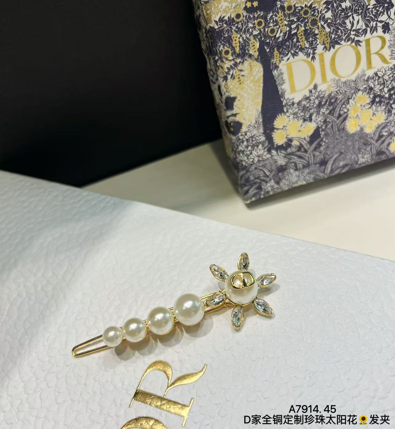 Dior New Headwear 2026: Berets, Caps & Bandanas - Latest Designer Fashion Accessories 7 a1751027577098 3404