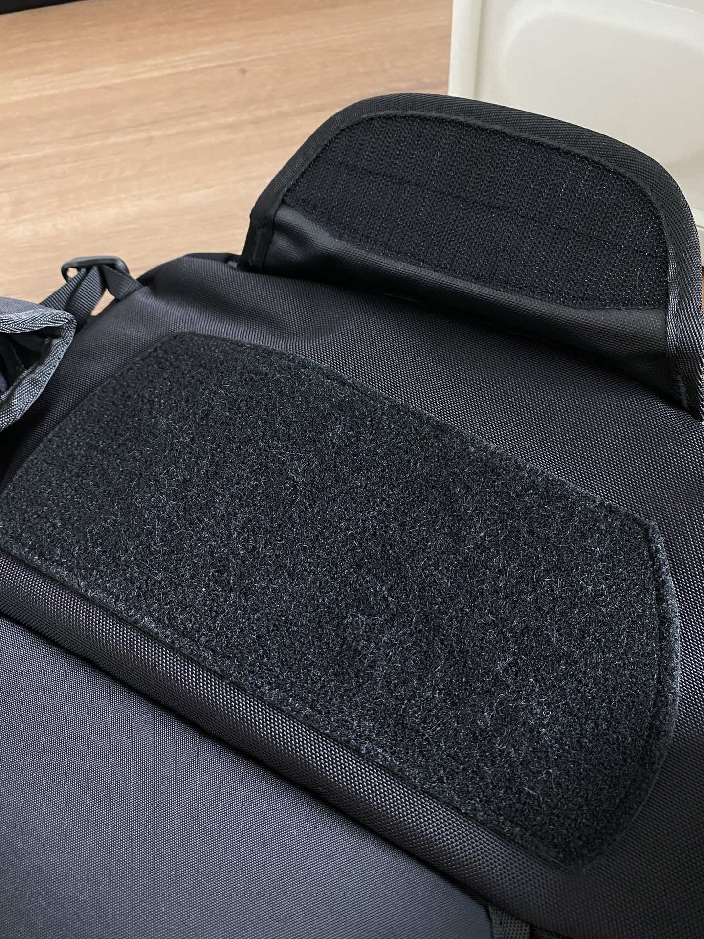 featuring a detachable hook-and-loop belt - Comprehensive 3