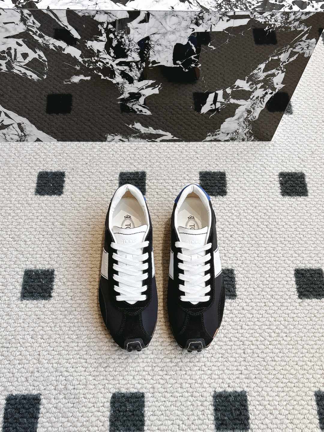 NO:129596,#Suede #Leather Tod/New early spring casual sports shoes Forrest Gump shoes This is really worth mentioning. The shoes are very good in shape and are very light in the foot. The whole pair of shoes is very particular, and the fabric is also visible to the naked eye. You have to feel good shoes by yourself!  Contrast color matching has more fashionable elements, this one looks more atmospheric and high-end to give people a more stable feeling, high-quality fabric with a nirong cloth, Neily sheepskin, size 35-40 (40 custom made without return or exchange), casual shoes/sports shoes, Tod's, sneakers, sheepskin19860909#绒面 #皮面 Tod/早春新品休闲运动鞋 阿甘鞋 这款真的是太值得一提了,鞋子鞋型很好而且上脚非常轻便,整双鞋子总之非常讲究,面料也是肉眼可见的柔软细腻,好鞋要自己上脚感受！ 撞色配色搭配更具时尚元素,这一款看起来更大气也比较高级给人以更加稳重的感觉, 面料优质反毛皮拼接尼戎布 内里羊皮内里 码数35-40（40定做不退换）,休闲鞋/运动鞋,Tod's,sneakers,sheepskin,Women's Shoes