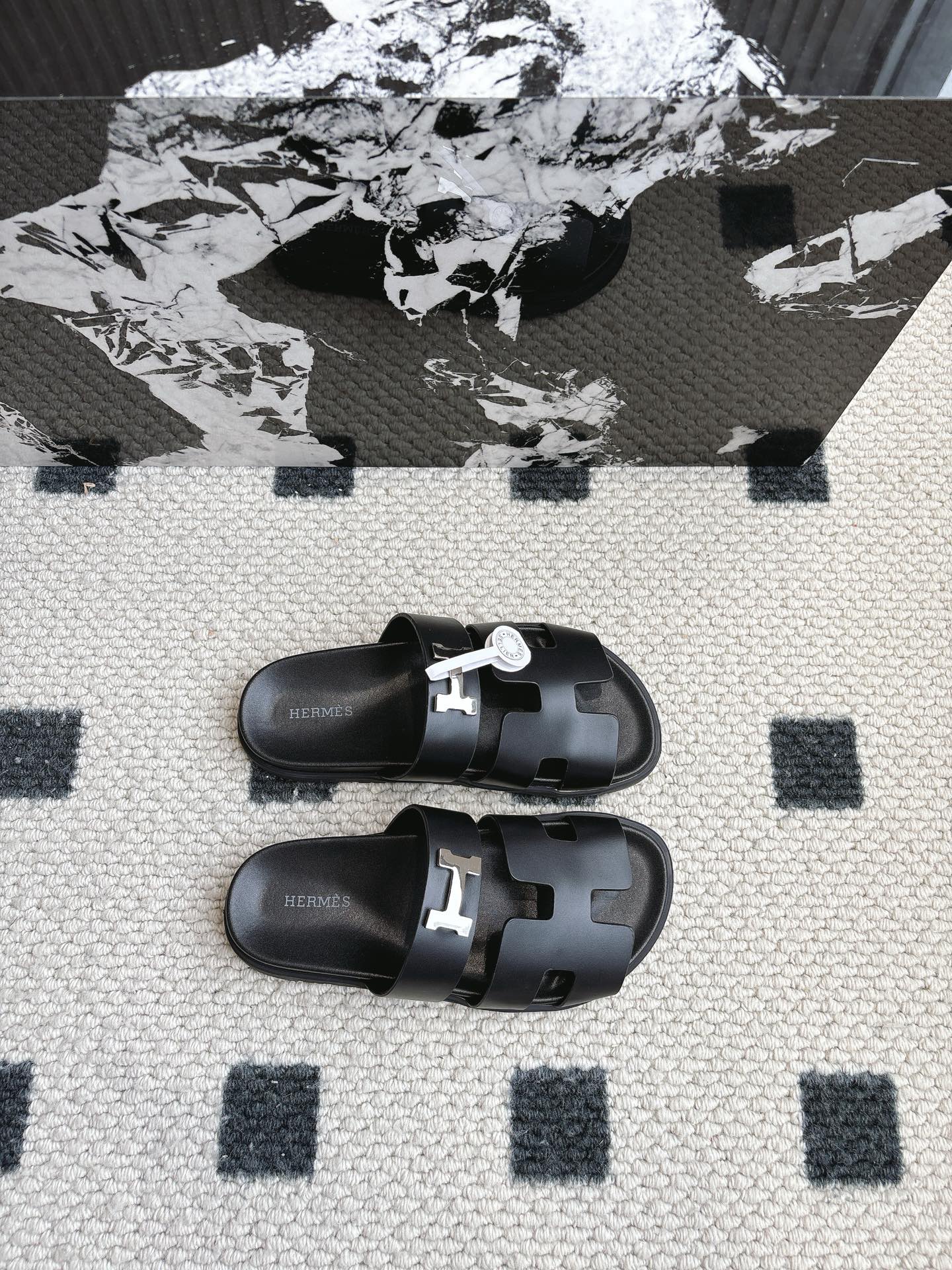 Hermès 男码+10 Hermes 爱马仕 2025新款二舅拖系列 一直都很火爆的二舅拖鞋 随意各种搭配都很棒