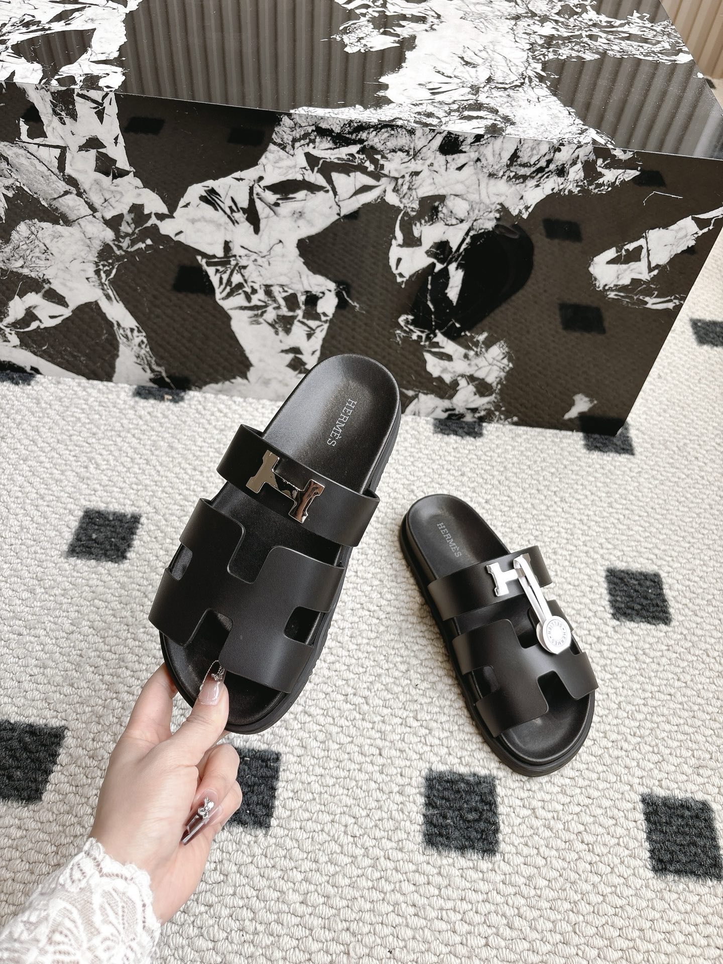 Hermès 男码+10 Hermes 爱马仕 2025新款二舅拖系列 一直都很火爆的二舅拖鞋 随意各种搭配都很棒