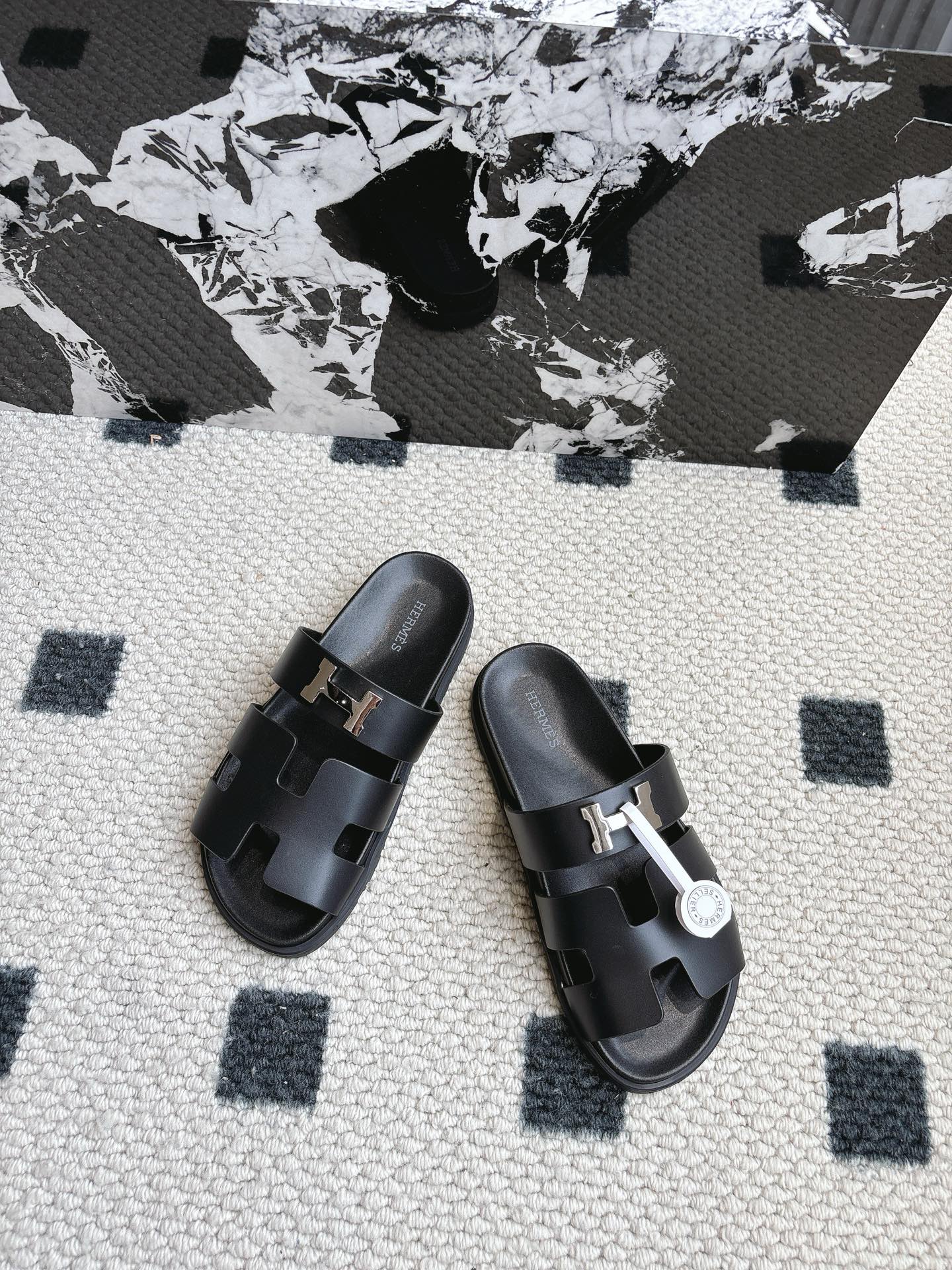 Hermès 男码+10 Hermes 爱马仕 2025新款二舅拖系列 一直都很火爆的二舅拖鞋 随意各种搭配都很棒