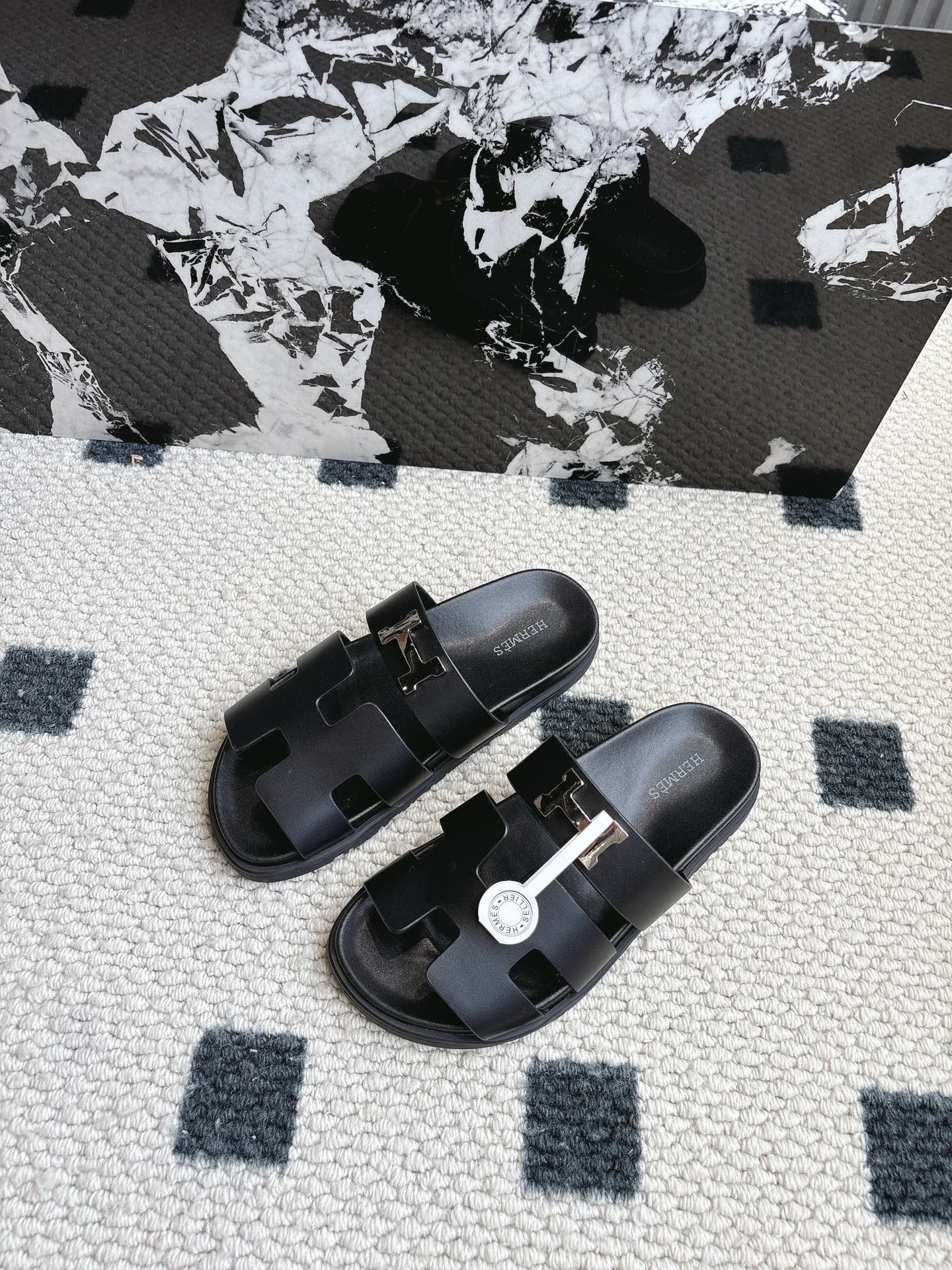 Hermès 男码+10 Hermes 爱马仕 2025新款二舅拖系列 一直都很火爆的二舅拖鞋 随意各种搭配都很棒