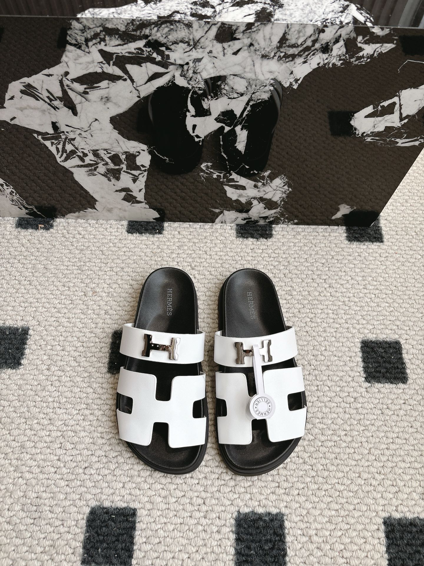 Hermès 男码+10 Hermes 爱马仕 2025新款二舅拖系列 一直都很火爆的二舅拖鞋 随意各种搭配都很棒