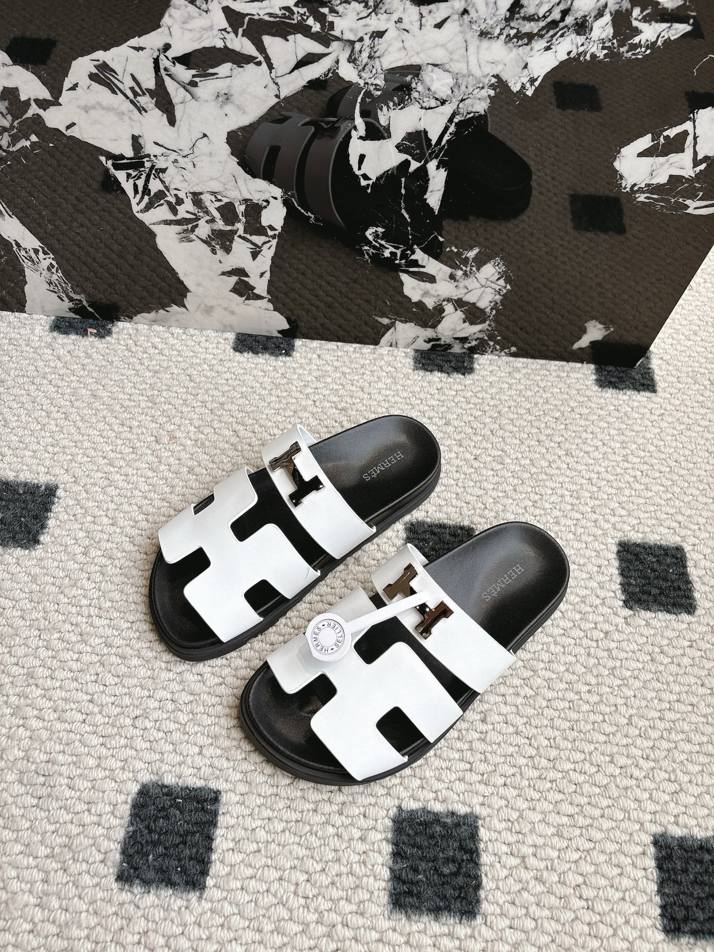 Hermès 男码+10 Hermes 爱马仕 2025新款二舅拖系列 一直都很火爆的二舅拖鞋 随意各种搭配都很棒