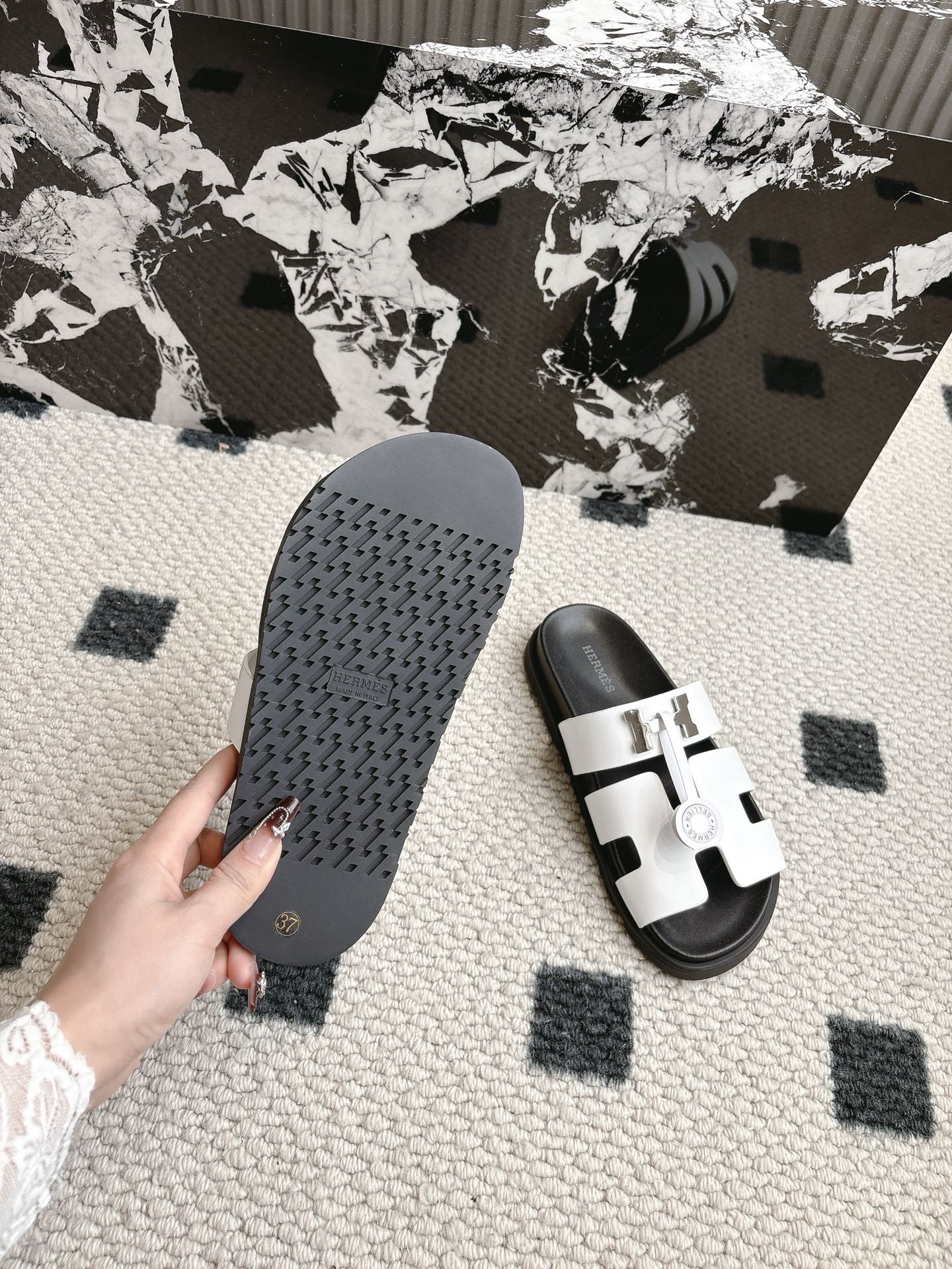 Hermès 男码+10 Hermes 爱马仕 2025新款二舅拖系列 一直都很火爆的二舅拖鞋 随意各种搭配都很棒