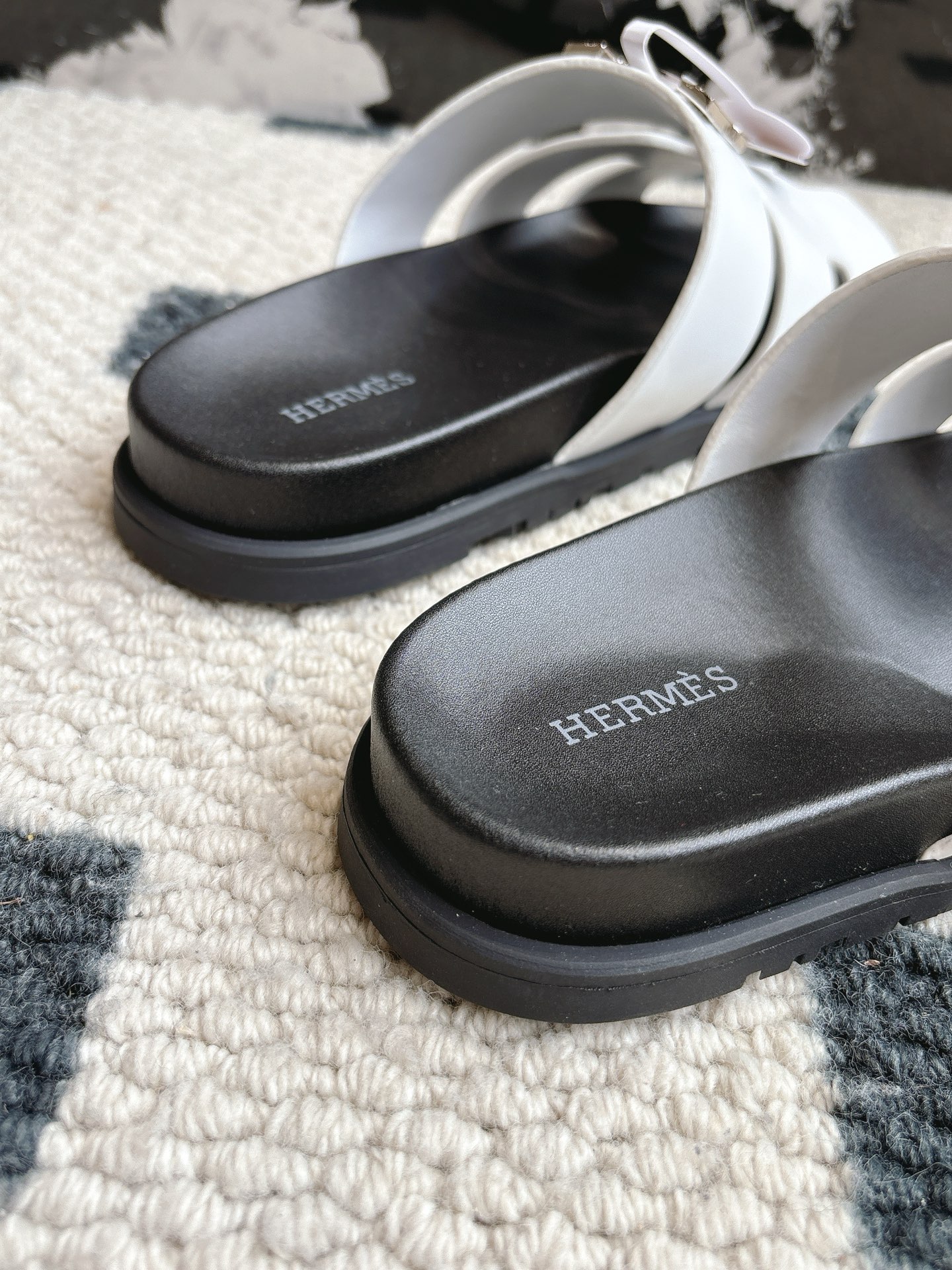 Hermès 男码+10 Hermes 爱马仕 2025新款二舅拖系列 一直都很火爆的二舅拖鞋 随意各种搭配都很棒