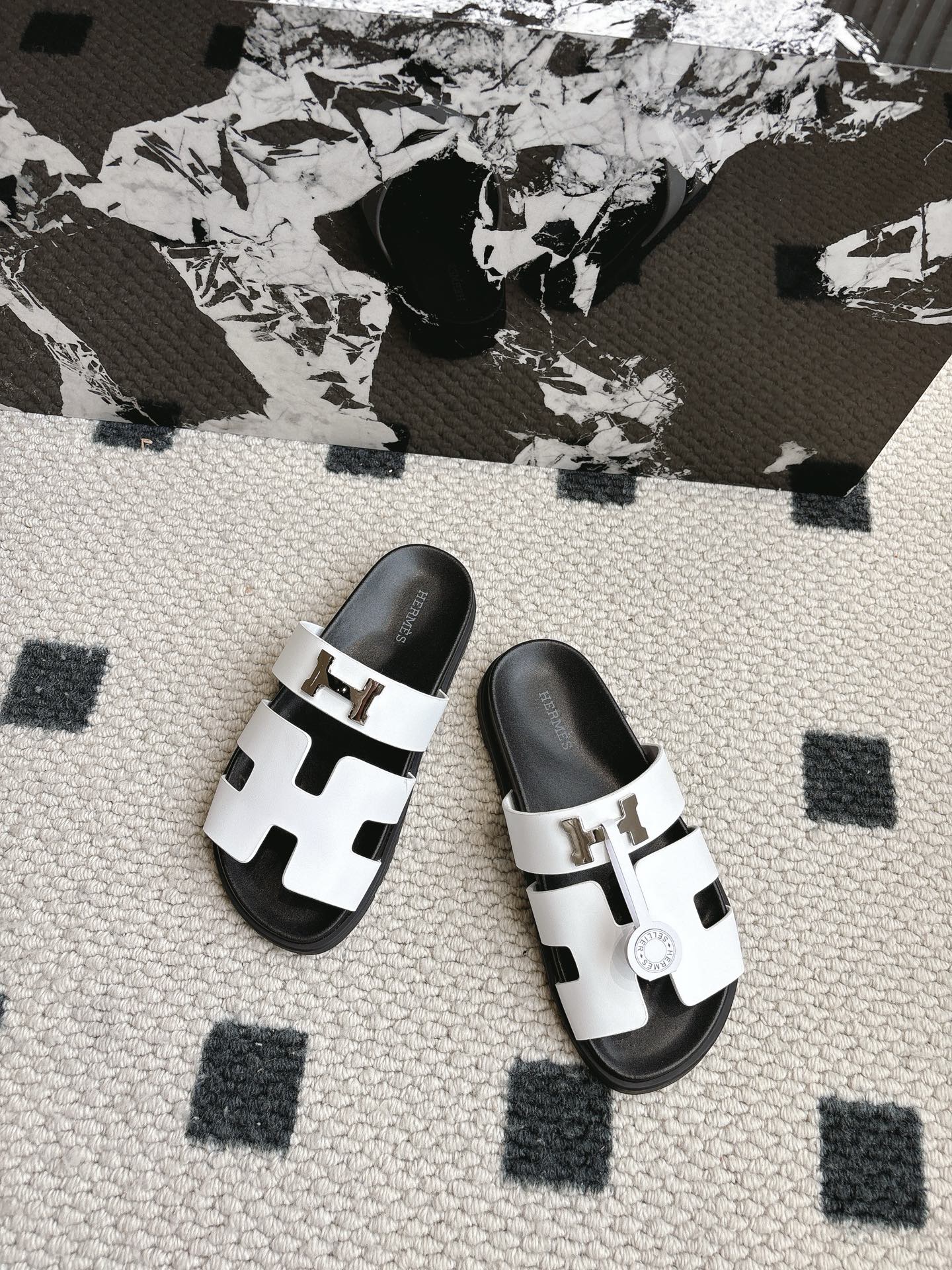 Hermès 男码+10 Hermes 爱马仕 2025新款二舅拖系列 一直都很火爆的二舅拖鞋 随意各种搭配都很棒