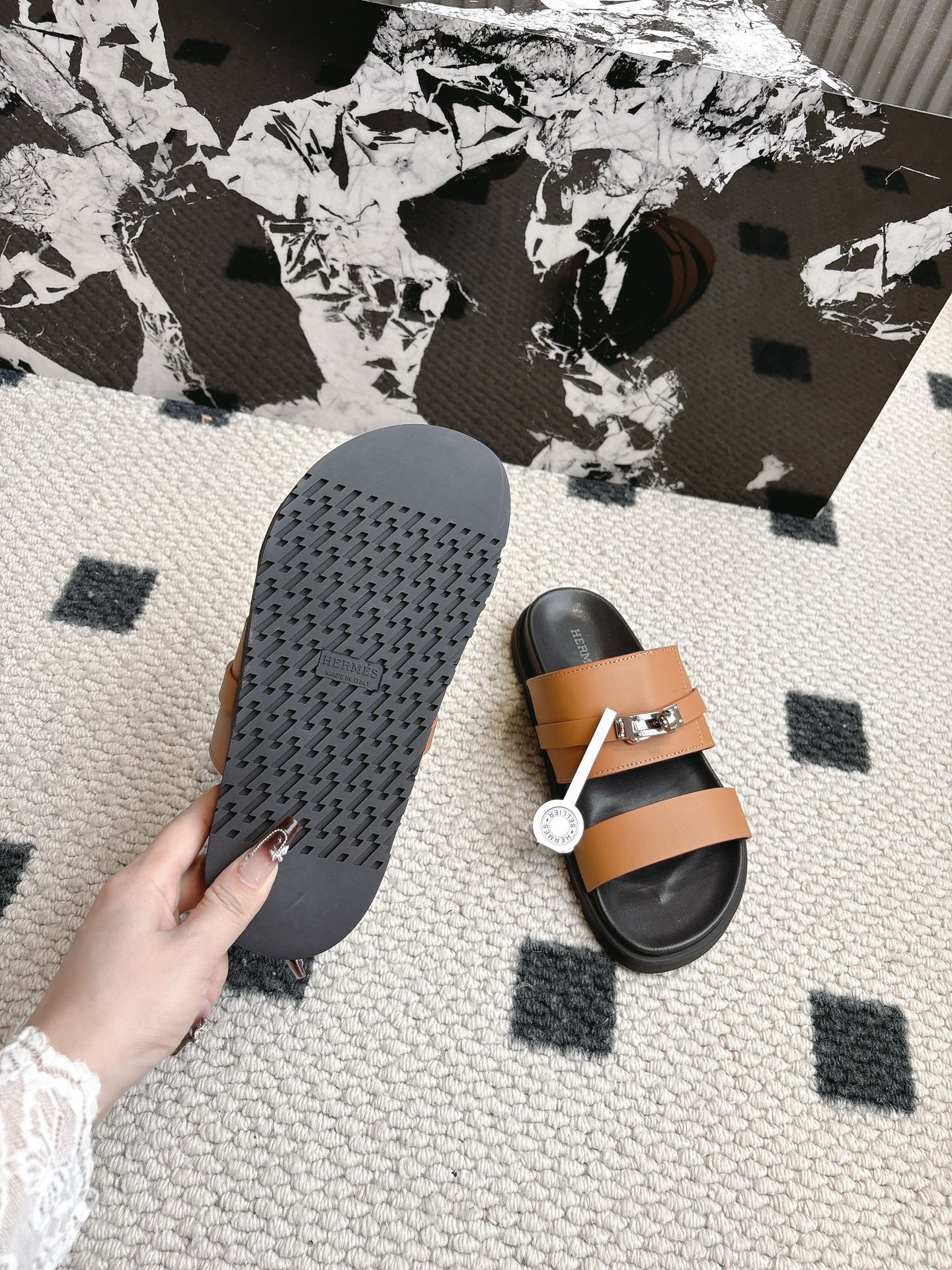 Hermès 男码+10 Hermes 爱马仕 2025新款二舅拖系列 一直都很火爆的二舅拖鞋 随意各种搭配都很棒