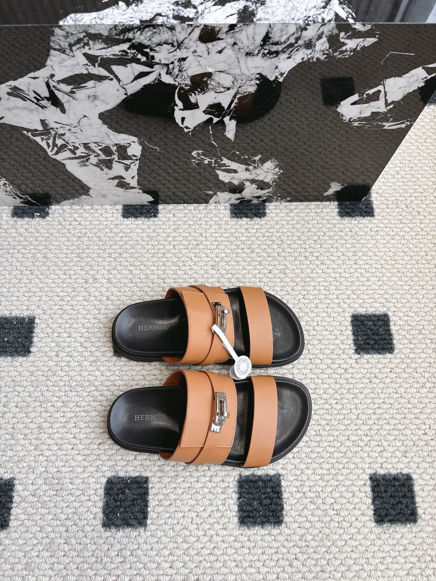 Hermès 男码+10 Hermes 爱马仕 2025新款二舅拖系列 一直都很火爆的二舅拖鞋 随意各种搭配都很棒