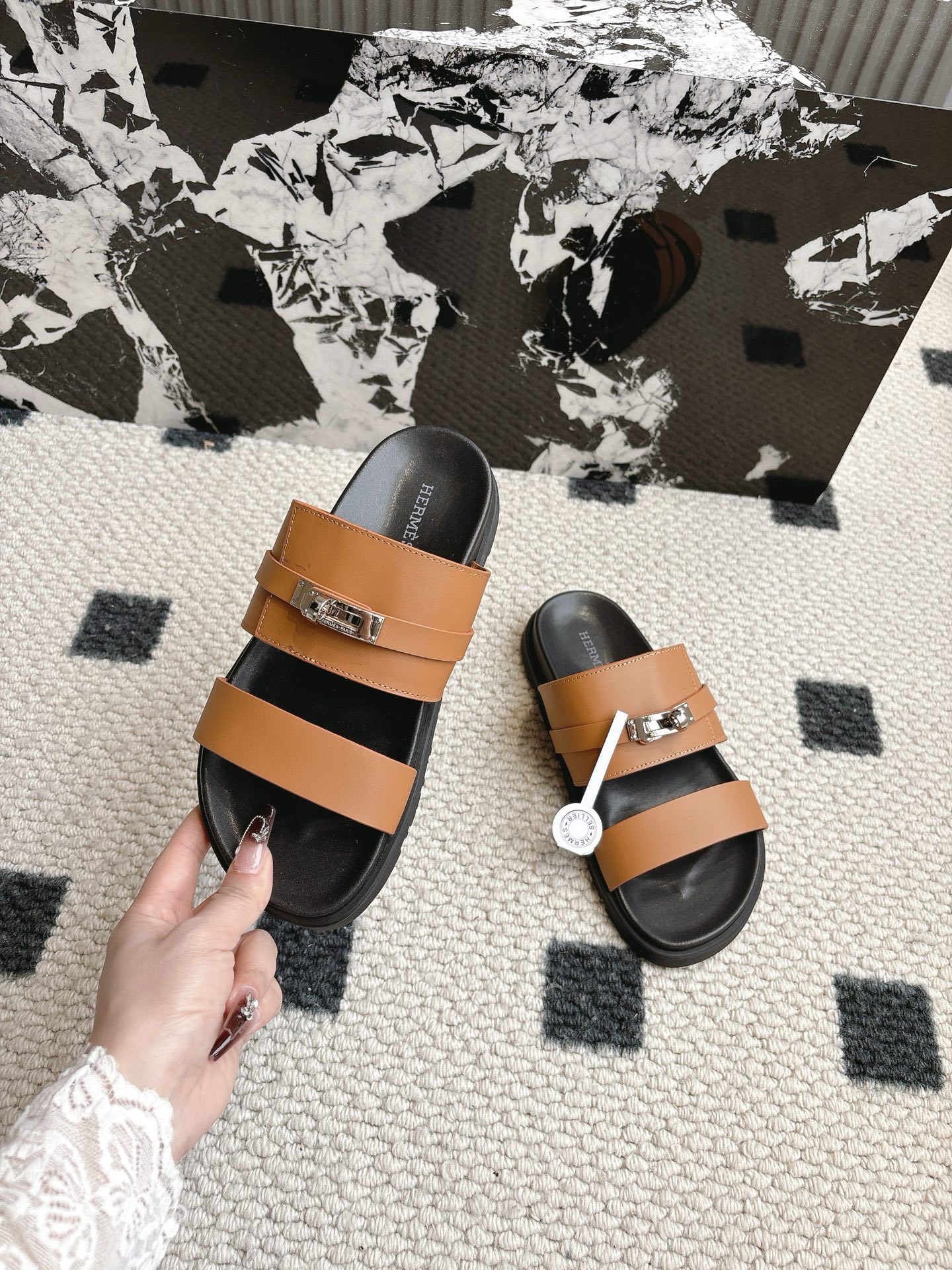 Hermès 男码+10 Hermes 爱马仕 2025新款二舅拖系列 一直都很火爆的二舅拖鞋 随意各种搭配都很棒
