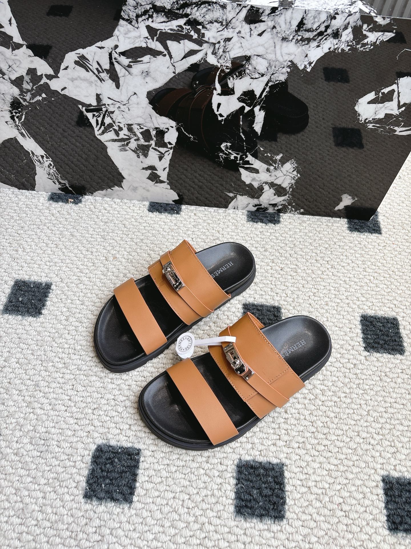 Hermès 男码+10 Hermes 爱马仕 2025新款二舅拖系列 一直都很火爆的二舅拖鞋 随意各种搭配都很棒