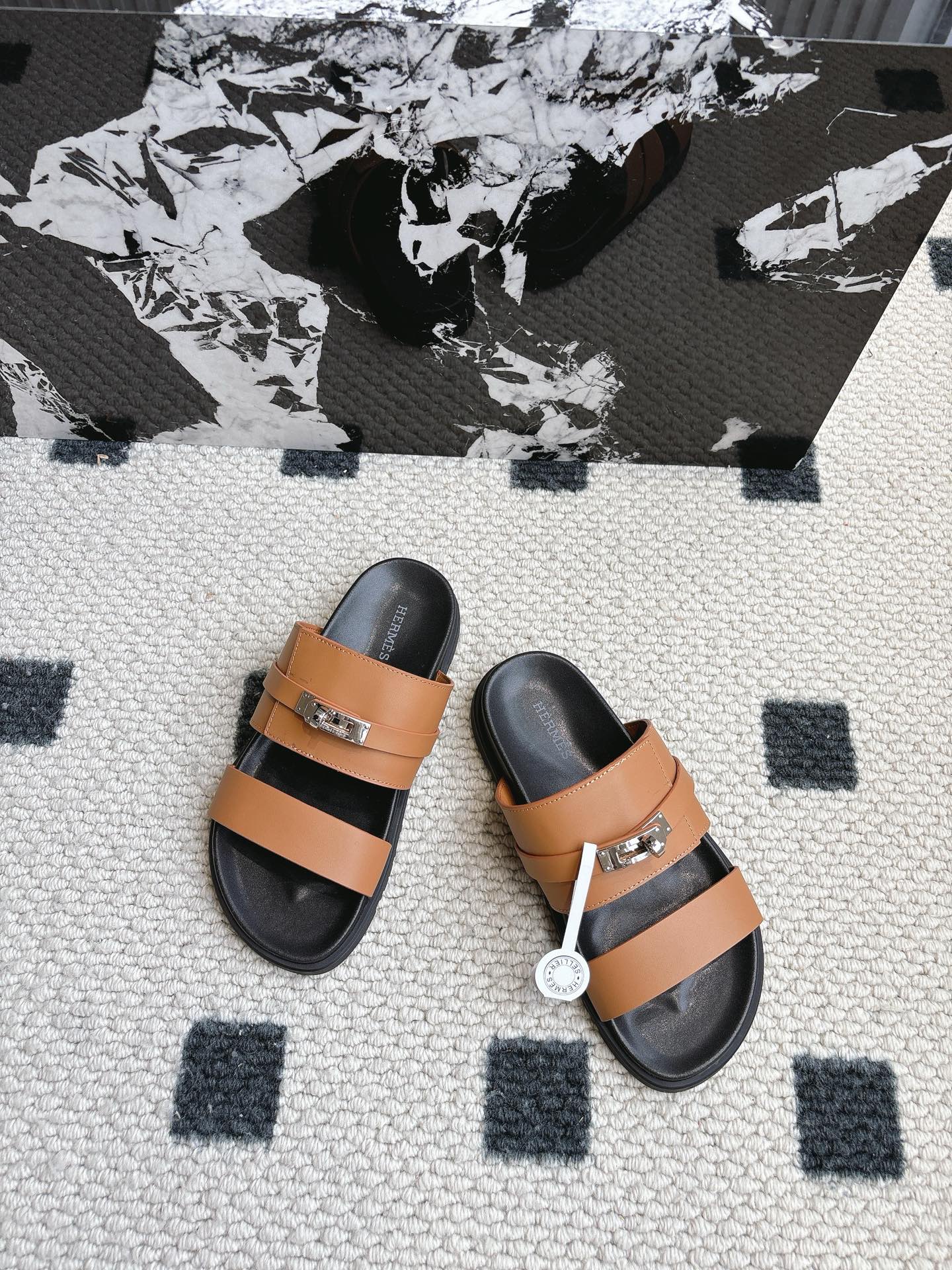 Hermès 男码+10 Hermes 爱马仕 2025新款二舅拖系列 一直都很火爆的二舅拖鞋 随意各种搭配都很棒