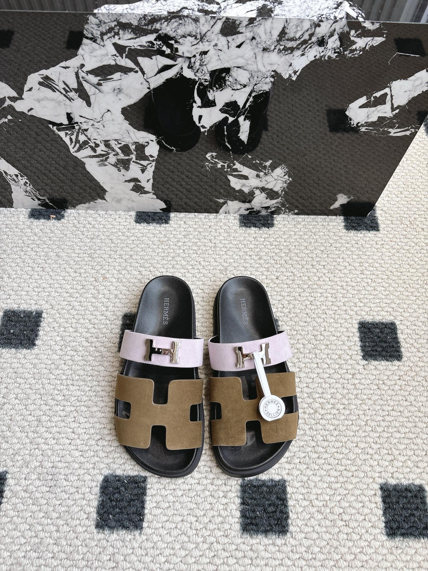 Hermès 男码+10 Hermes 爱马仕 2025新款二舅拖系列 一直都很火爆的二舅拖鞋 随意各种搭配都很棒