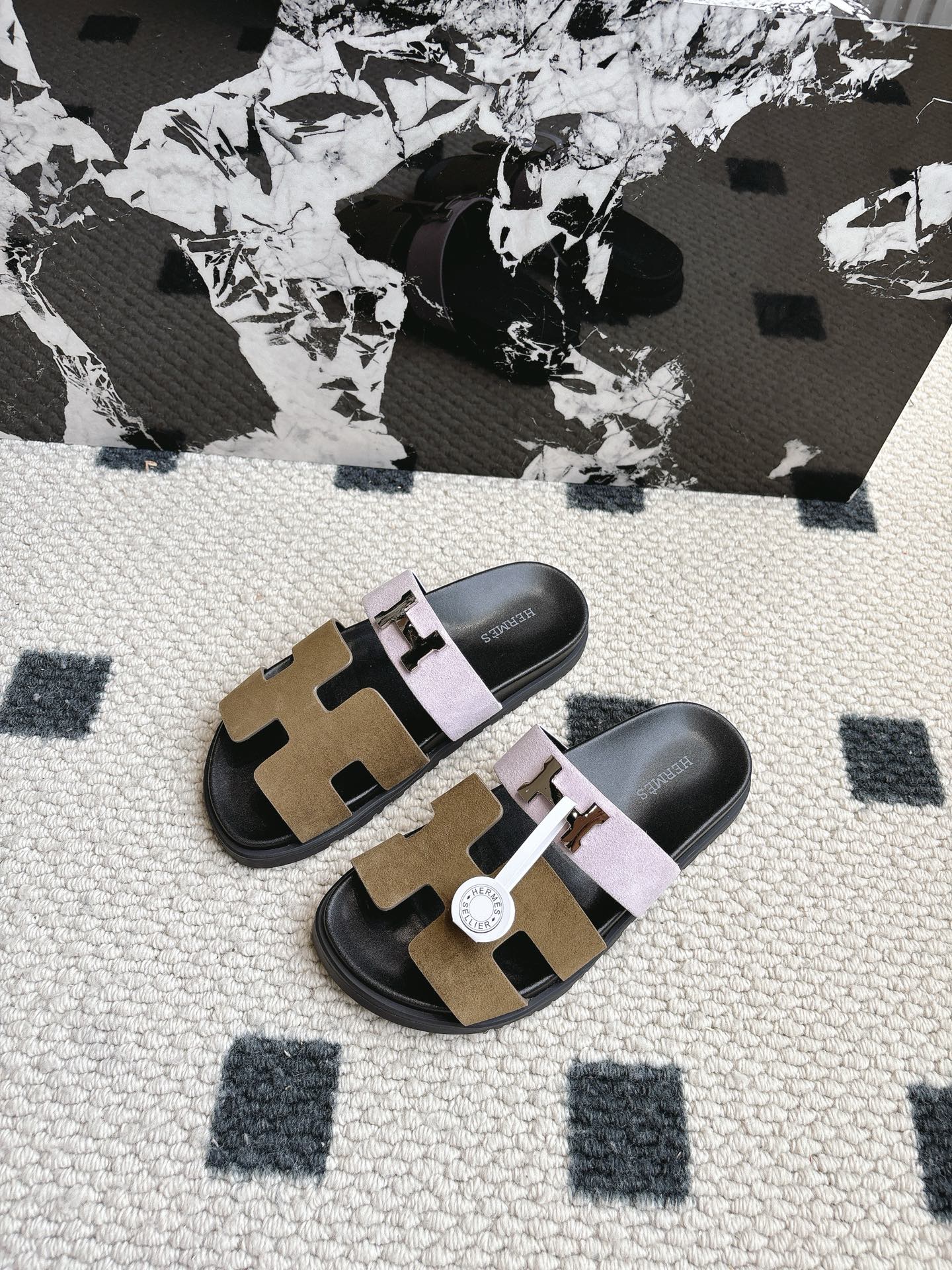 Hermès 男码+10 Hermes 爱马仕 2025新款二舅拖系列 一直都很火爆的二舅拖鞋 随意各种搭配都很棒