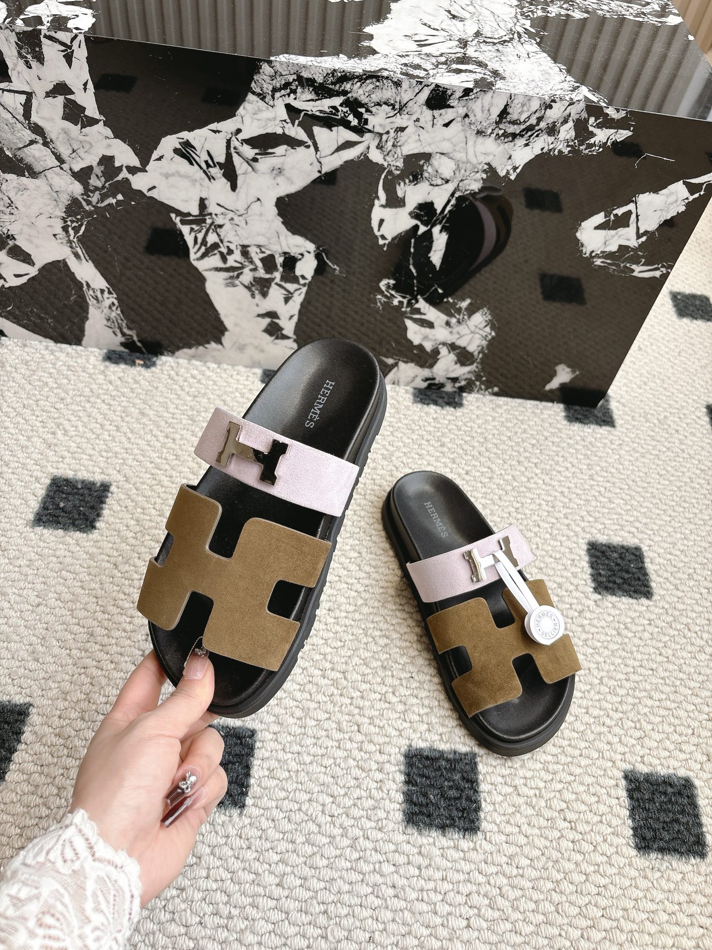 Hermès 男码+10 Hermes 爱马仕 2025新款二舅拖系列 一直都很火爆的二舅拖鞋 随意各种搭配都很棒