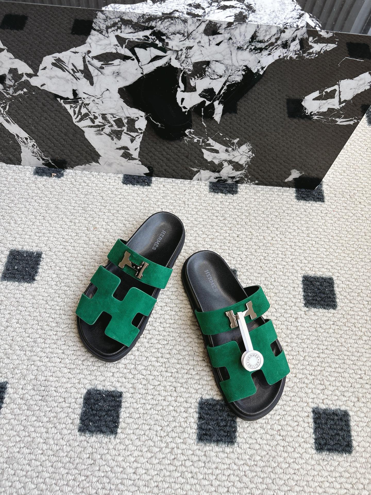 Hermès 男码+10 Hermes 爱马仕 2025新款二舅拖系列 一直都很火爆的二舅拖鞋 随意各种搭配都很棒