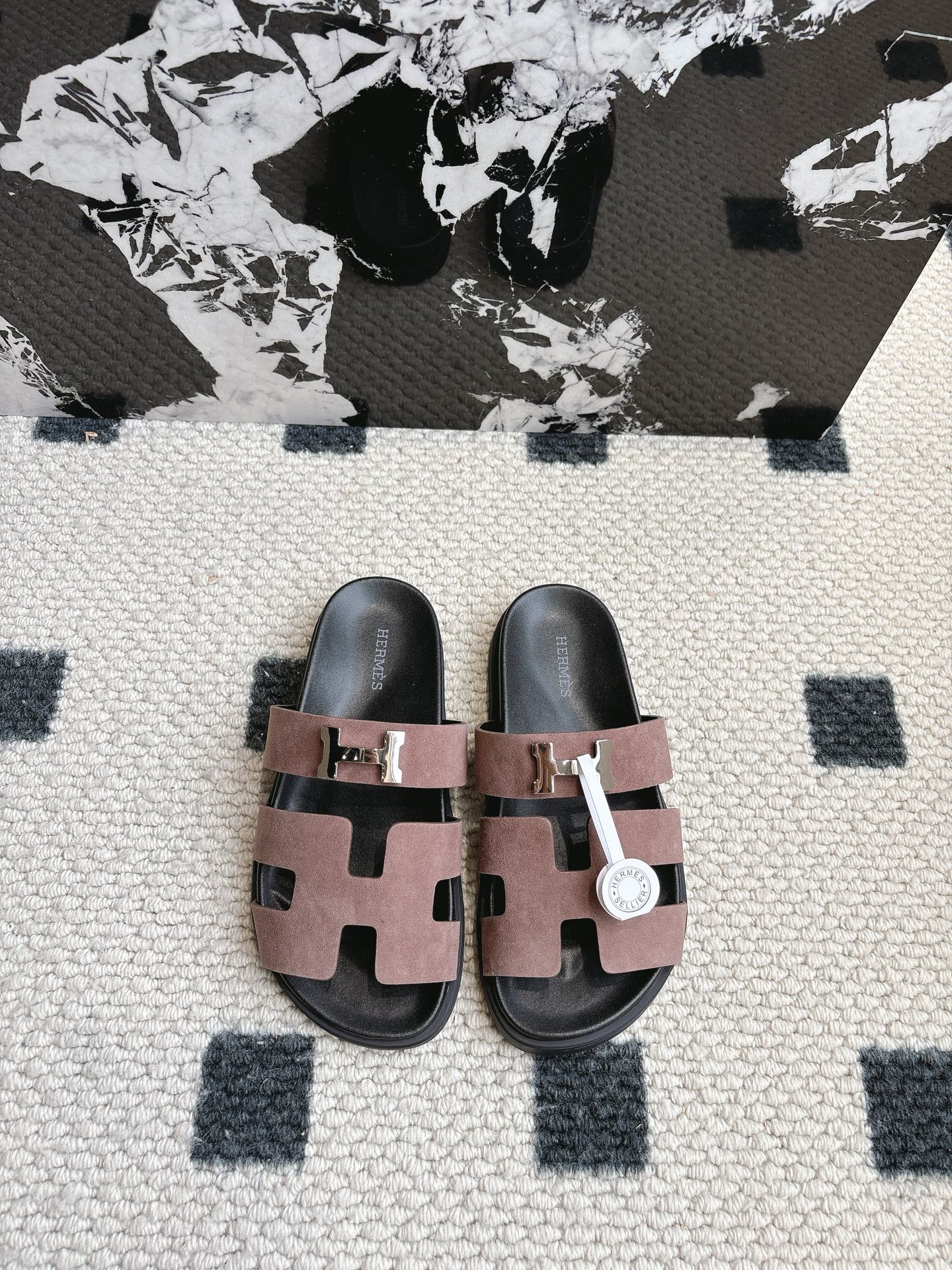 Hermès 男码+10 Hermes 爱马仕 2025新款二舅拖系列 一直都很火爆的二舅拖鞋 随意各种搭配都很棒