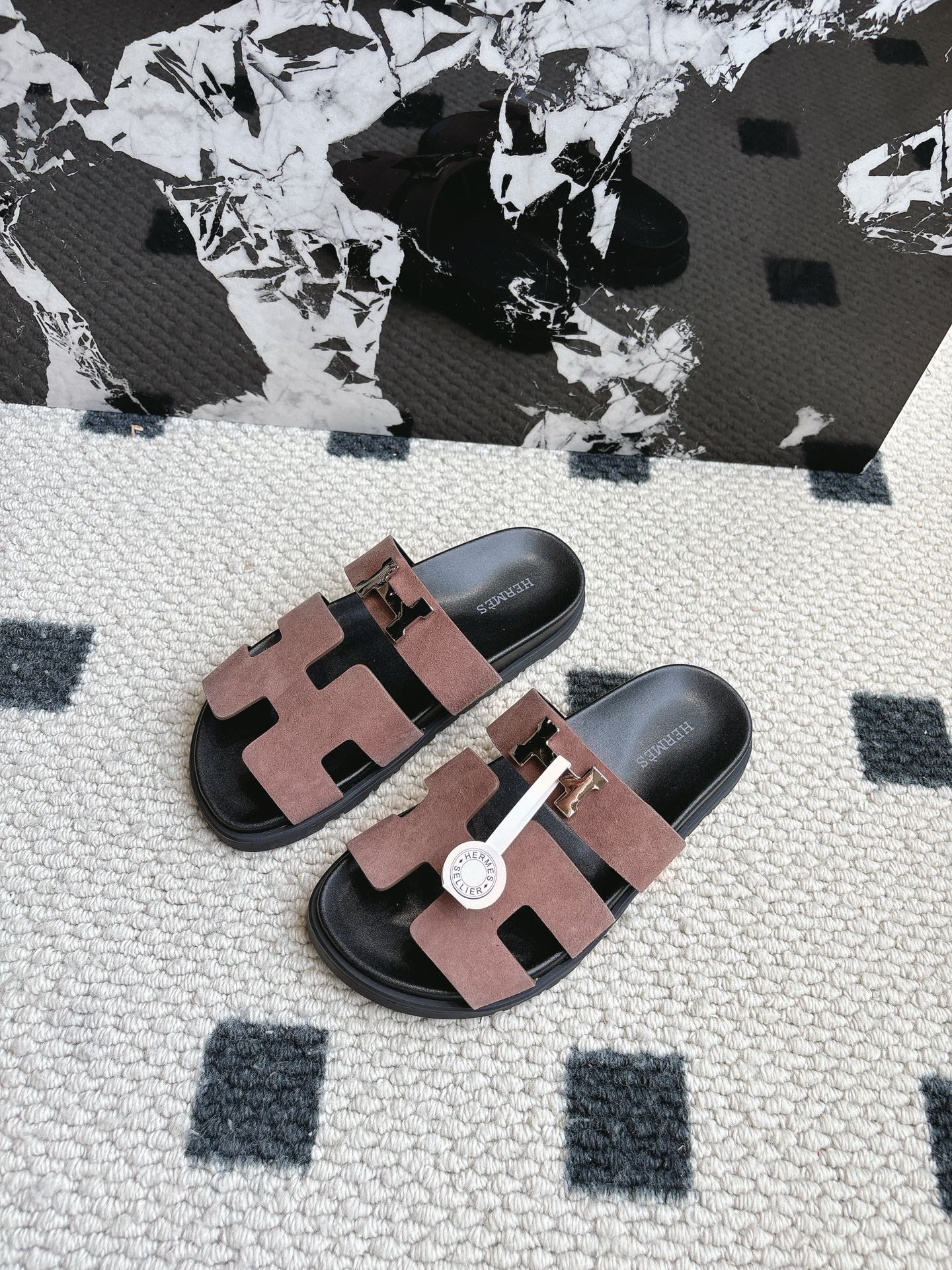 Hermès 男码+10 Hermes 爱马仕 2025新款二舅拖系列 一直都很火爆的二舅拖鞋 随意各种搭配都很棒
