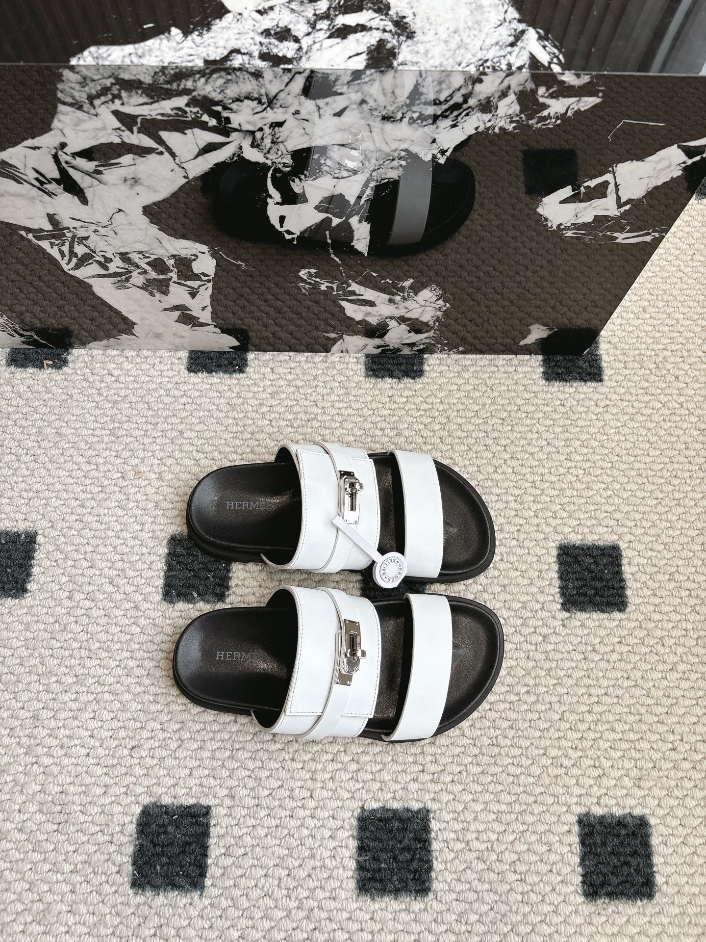 Hermès 男码+10 Hermes 爱马仕 2025新款二舅拖系列 一直都很火爆的二舅拖鞋 随意各种搭配都很棒
