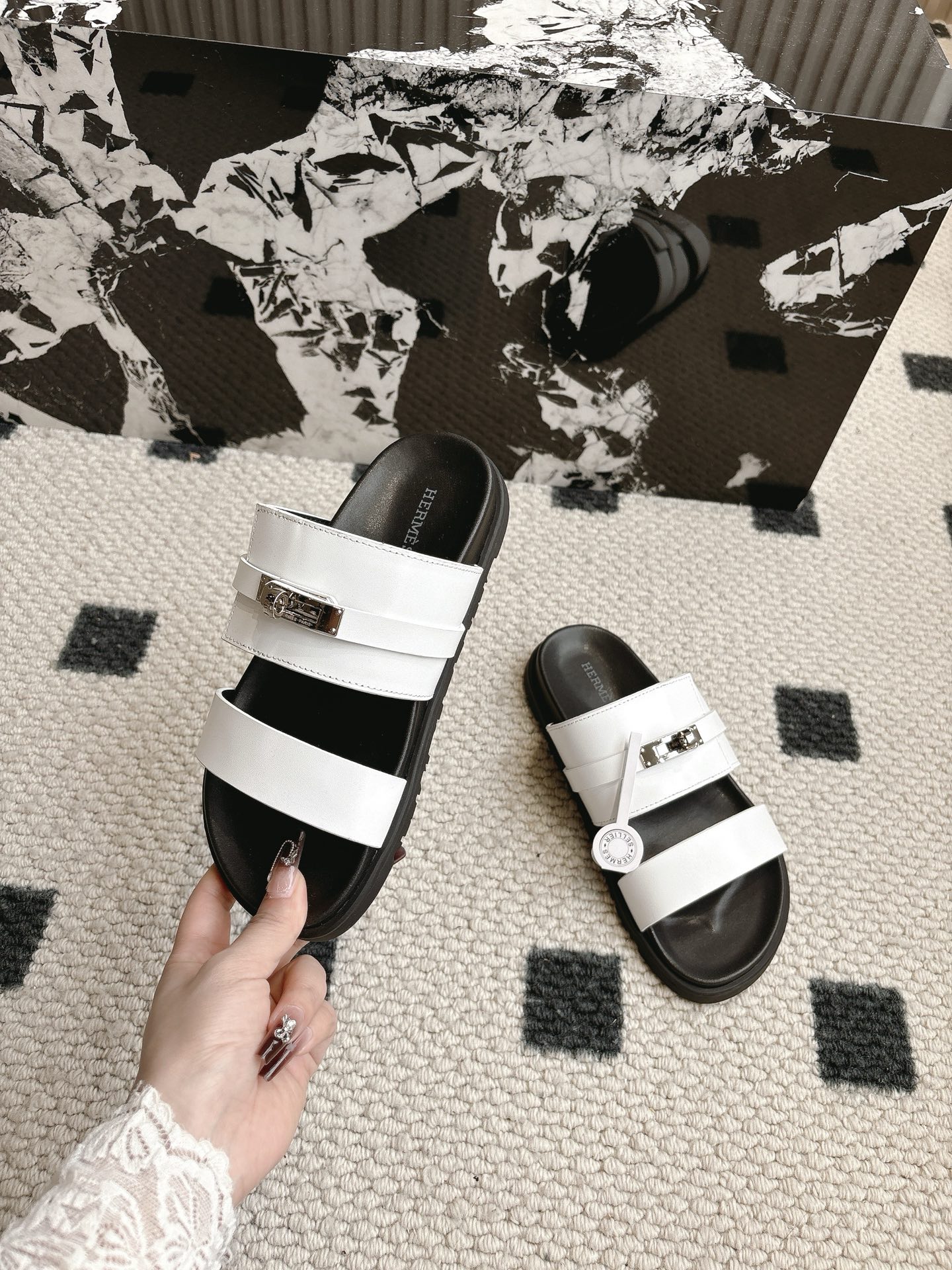 Hermès 男码+10 Hermes 爱马仕 2025新款二舅拖系列 一直都很火爆的二舅拖鞋 随意各种搭配都很棒