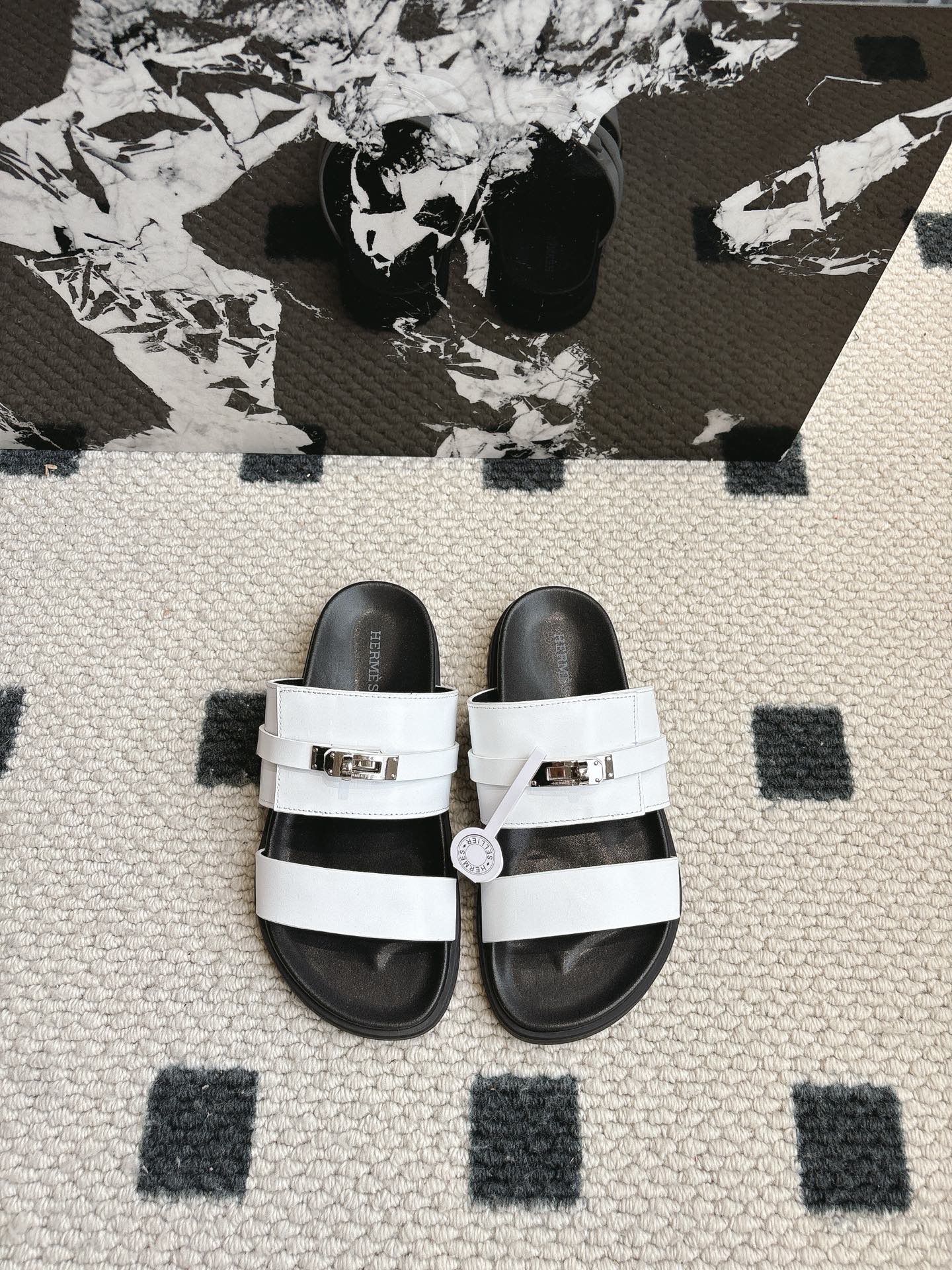 Hermès 男码+10 Hermes 爱马仕 2025新款二舅拖系列 一直都很火爆的二舅拖鞋 随意各种搭配都很棒