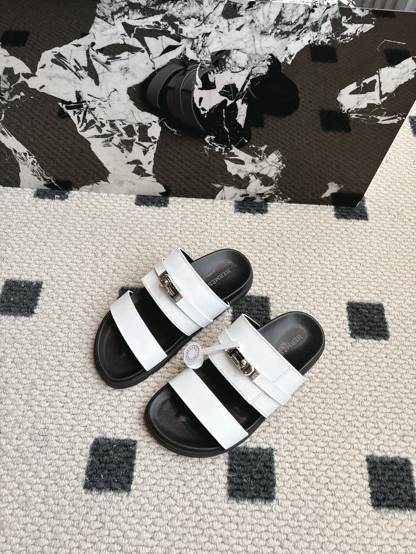Hermès 男码+10 Hermes 爱马仕 2025新款二舅拖系列 一直都很火爆的二舅拖鞋 随意各种搭配都很棒