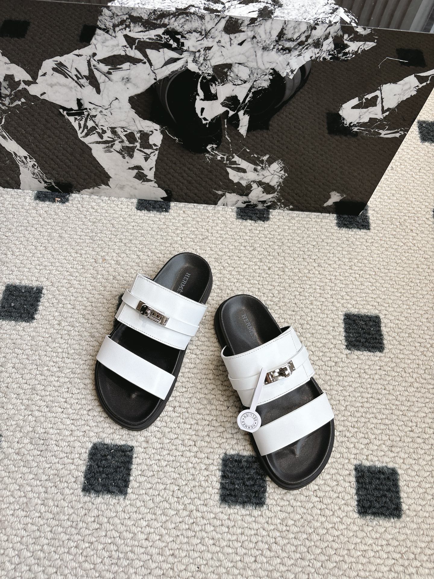 Hermès 男码+10 Hermes 爱马仕 2025新款二舅拖系列 一直都很火爆的二舅拖鞋 随意各种搭配都很棒