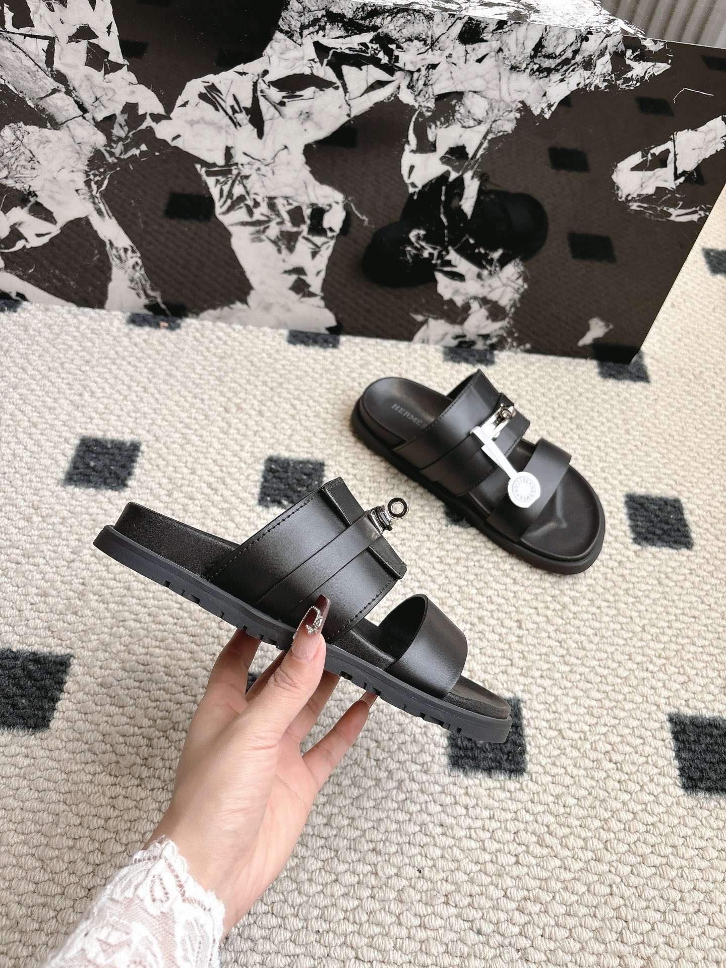 Hermès 男码+10 Hermes 爱马仕 2025新款二舅拖系列 一直都很火爆的二舅拖鞋 随意各种搭配都很棒