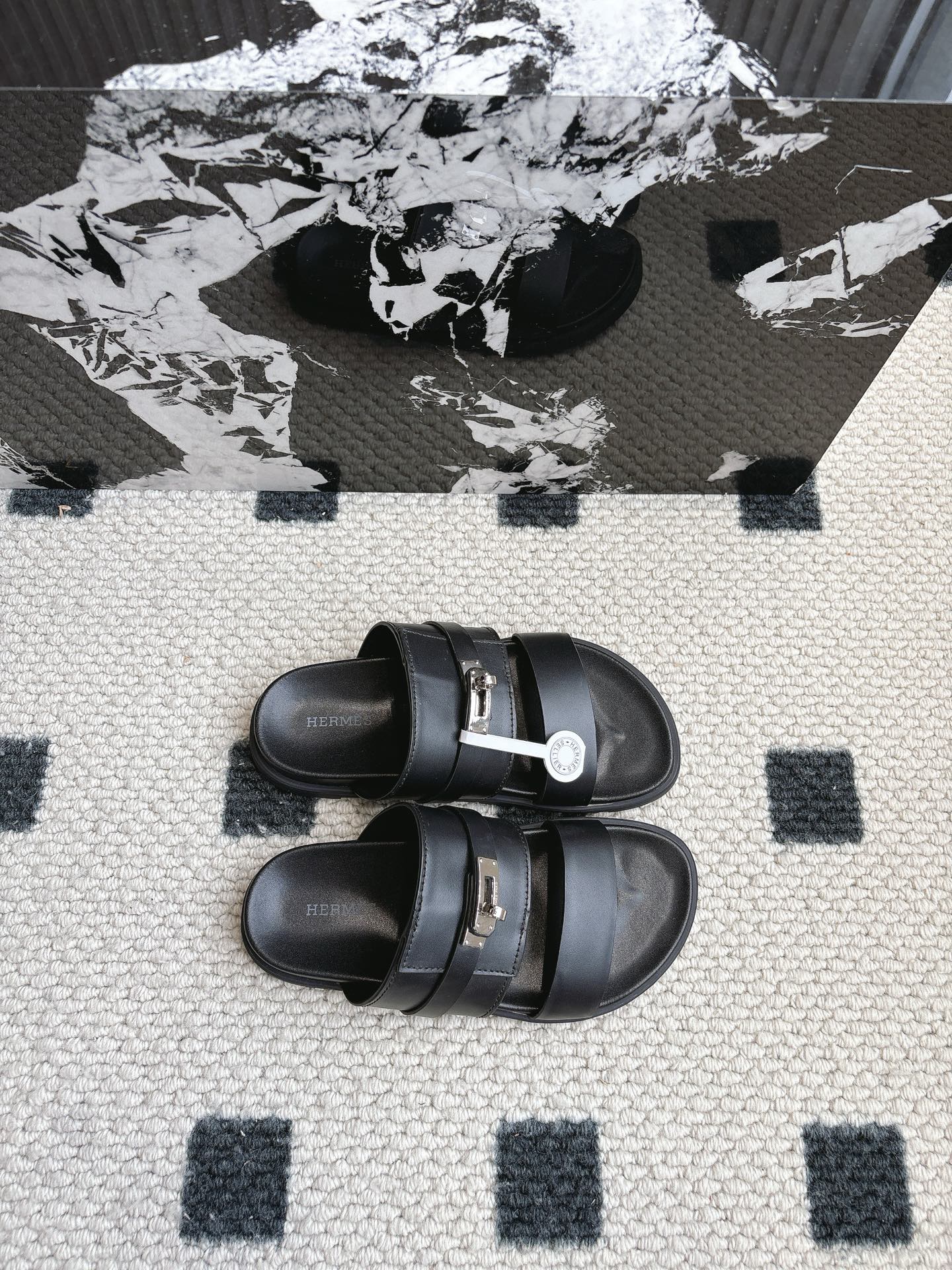 Hermès 男码+10 Hermes 爱马仕 2025新款二舅拖系列 一直都很火爆的二舅拖鞋 随意各种搭配都很棒