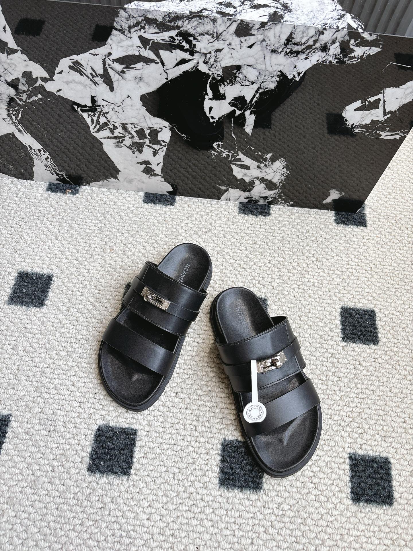 Hermès 男码+10 Hermes 爱马仕 2025新款二舅拖系列 一直都很火爆的二舅拖鞋 随意各种搭配都很棒
