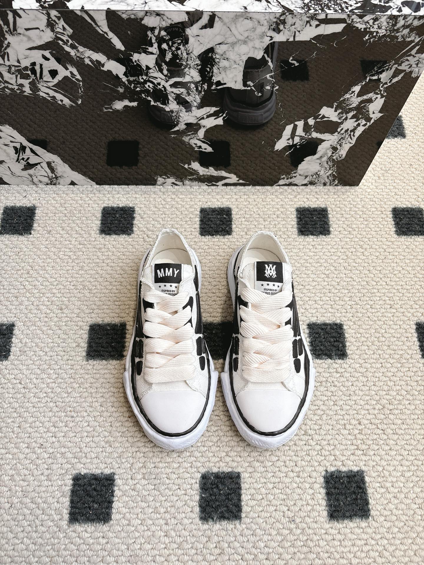 NO:231403,Men's Mihara Yasuhiro joint bone shoes couple casual sneakers shoes. The designer boldly conceived, combined with the trend of the times, perfect, super comfortable and versatile, a brand new sports style design, which is perfect, many celebrities endorsed him. Material upper original mold-opening canvas/imported cowhide, outsole original mold-opening steel stamp pU combination sole Size#women 35-40 (women 40 custom-made no return or exchange) #men 39-45 (men 45 custom-made no return or exchange), casual shoes/sports, mmy, sneakers, cowhide19860909男  三原康裕联名骨头鞋 情侣款休闲运动鞋鞋 设计师大胆构思,结合时代潮流气息,完美出炉,超级舒适百搭,全新运动风格设计,堪称完美,众多明星网红为他代言 材质鞋面原版开模进口帆布/进口牛皮 大底原开模钢印pU组合大底 Size#女35-40（女40订做不退换） #男39-45（男45订做不退换）,休闲鞋/运动鞋,mmy,sneakers,cowhide,Women's Shoes