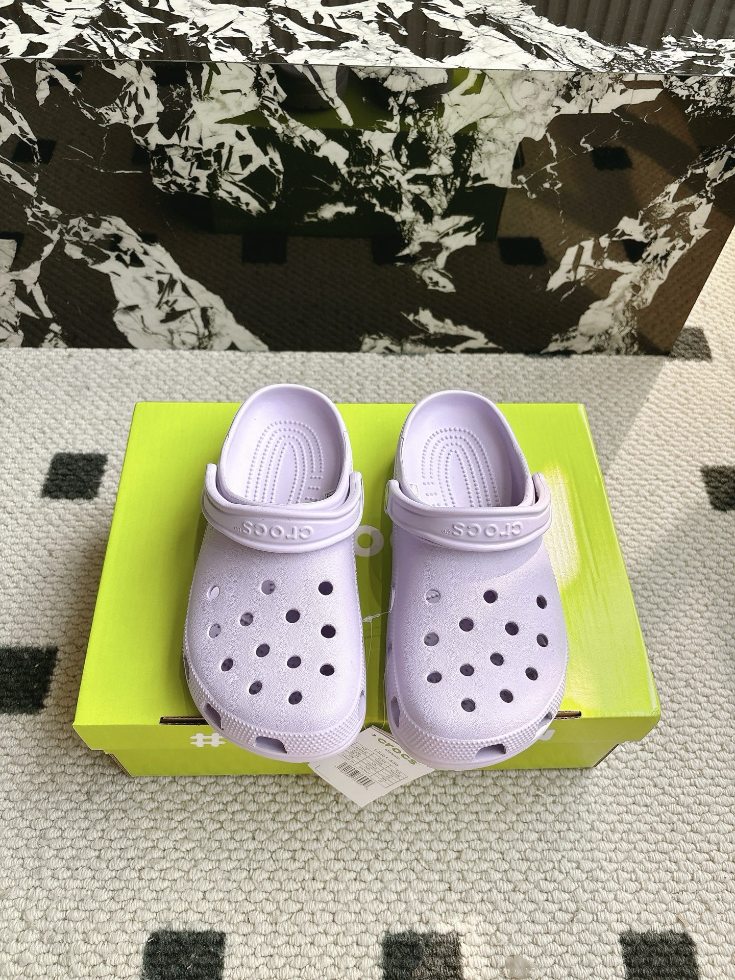 NO:265463,[Classic, celebrity style] #Crossy Celebrity's same style as the foot. Summer classic dual-purpose beach thick-soled high-height hole shoes. Sandals and slippers. Ultra-light Croslite patented material. The upper is more durable and easy to clean. The shoe is light and comfortable in 2002. The classic Croslite was born. Adhering to the simple appearance and the original intention of wearing comfortably. Continuously bringing a comfortable wearing experience to consumers. Wearing a 