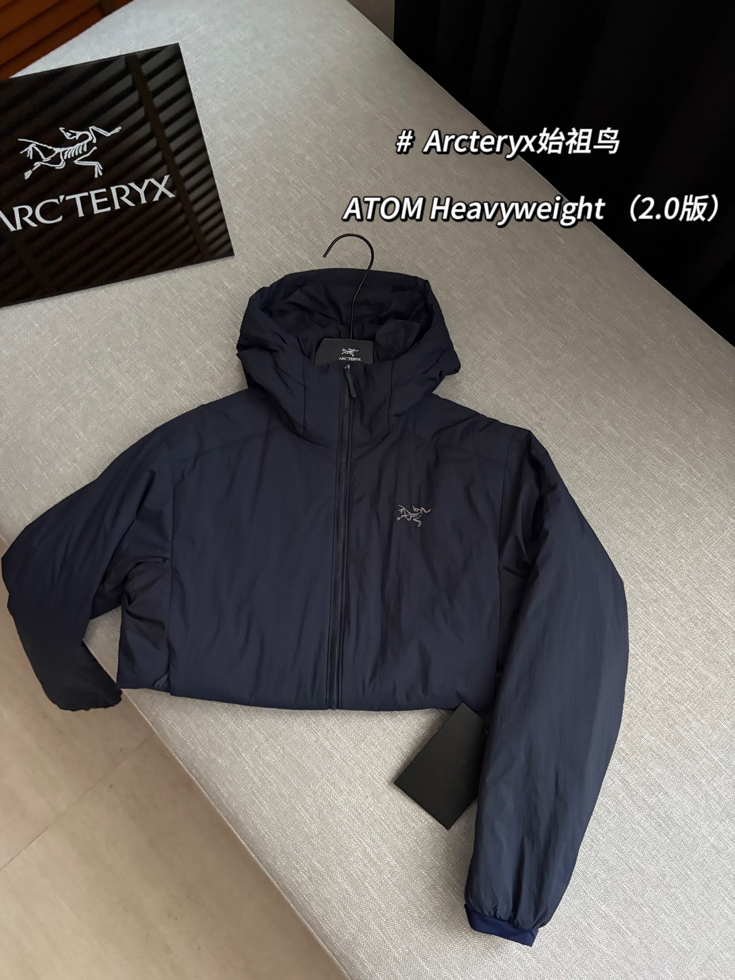 Arcteryx始祖鸟 ATOM Heavyweight 纯色Logo徽标防风防泼水保暖加厚适用-5°至10°连帽棉服 @藏蓝色