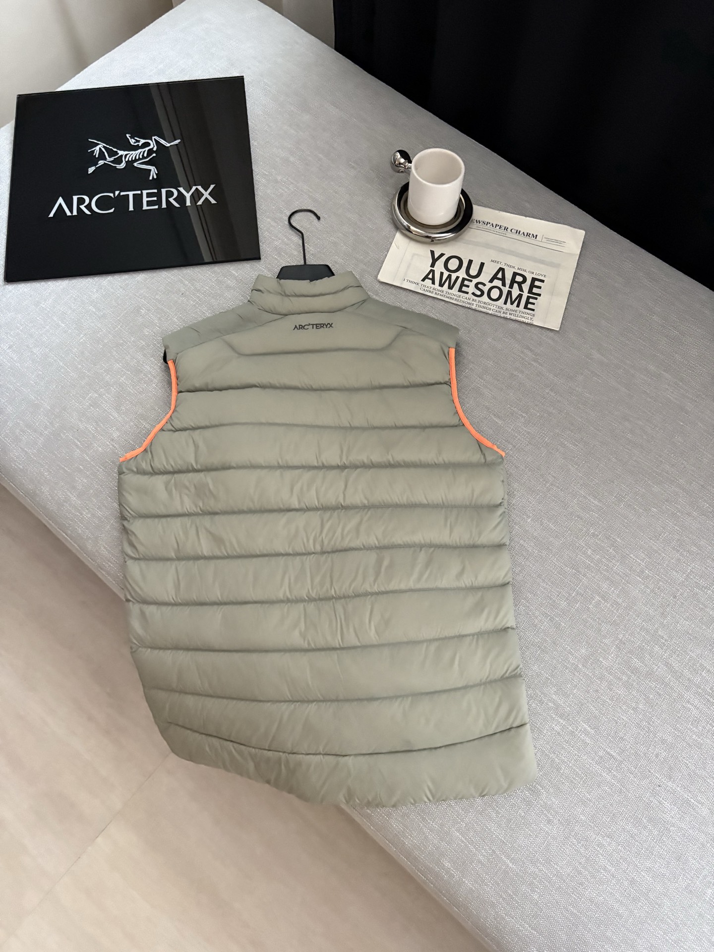 前后Logo刺绣工艺,#立体剪裁,内搭外穿都合适,始祖鸟羽绒马甲 #始祖鸟马甲 #始祖鸟穿搭 #始祖鸟穿搭分享